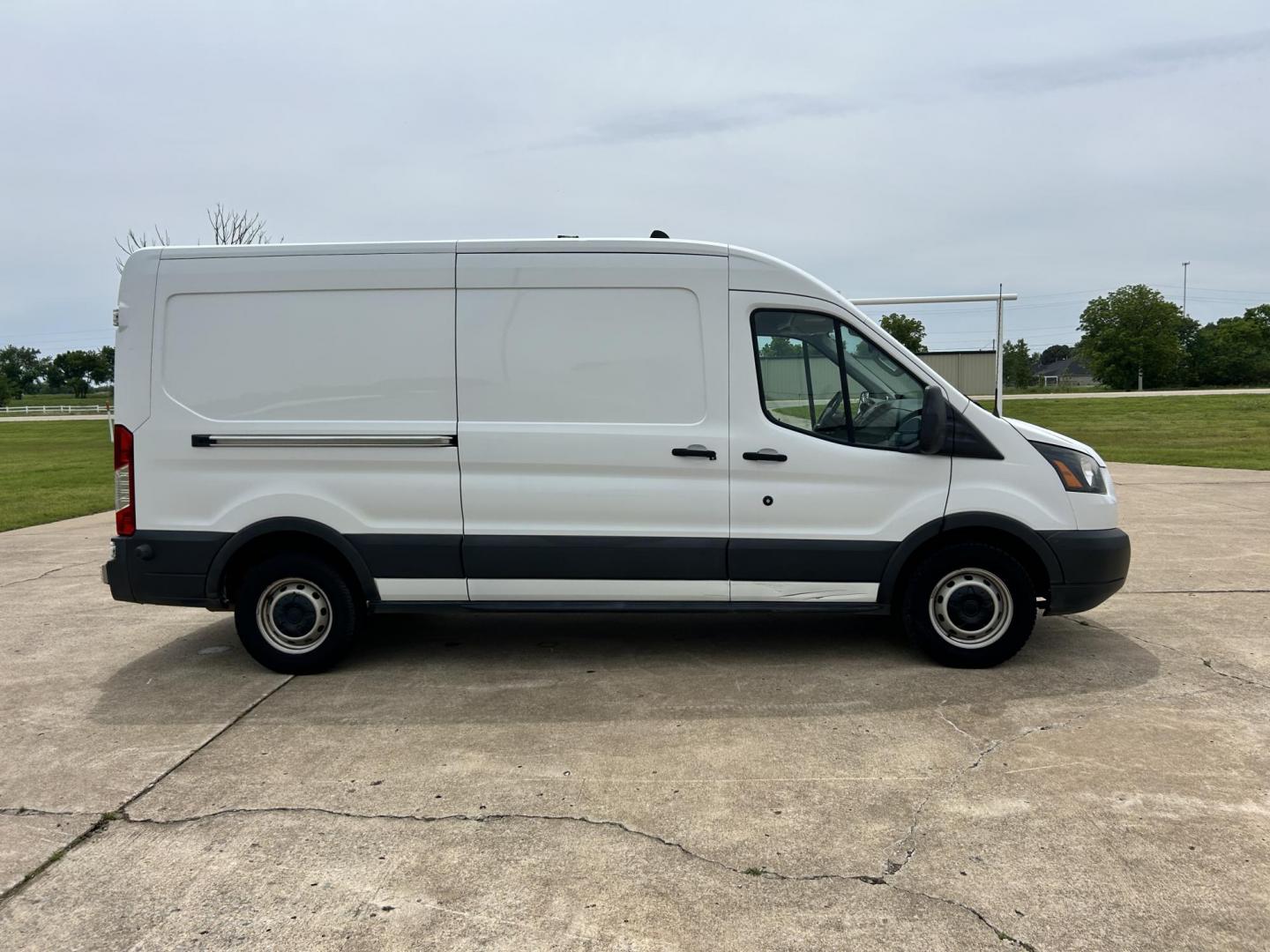 2017 White /GRAY Ford Transit 250 Van high Roof w/Sliding Pass. 148-in. WB (1FTYR2CM9HK) with an 3.7L V6 DOHC 24V engine, 6A transmission, located at 17760 Hwy 62, Morris, OK, 74445, (918) 733-4887, 35.609104, -95.877060 - 2017 FORD TRANSIT 250 HIGH TOP BI-FUEL SYSTEM RUNS ON CNG OR GASOLINE HAS THE 3.7L V6 ENIGINE. ***CLEAN TITLE*** IT FEATURES KEYLESS ENTRY, CLOTH INTERIOR, MANUAL SEATS, POWER WINDOWS, POWER LOCKS, POWER MIRRORS, CRUISE CONTROL, HANDS FREE CALLING, AM/FM RADIO, SIRIUS RADIO, BLUETOOTH RADIO, BACKUP - Photo#3