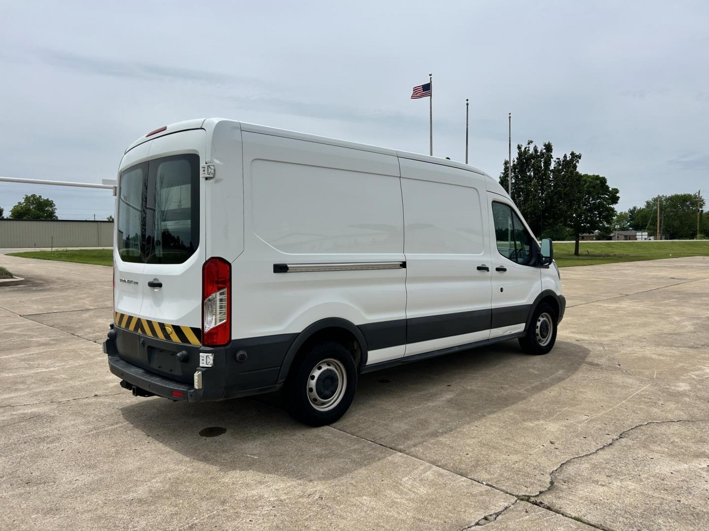 2017 White /GRAY Ford Transit 250 Van high Roof w/Sliding Pass. 148-in. WB (1FTYR2CM9HK) with an 3.7L V6 DOHC 24V engine, 6A transmission, located at 17760 Hwy 62, Morris, OK, 74445, (918) 733-4887, 35.609104, -95.877060 - 2017 FORD TRANSIT 250 HIGH TOP BI-FUEL SYSTEM RUNS ON CNG OR GASOLINE HAS THE 3.7L V6 ENIGINE. ***CLEAN TITLE*** IT FEATURES KEYLESS ENTRY, CLOTH INTERIOR, MANUAL SEATS, POWER WINDOWS, POWER LOCKS, POWER MIRRORS, CRUISE CONTROL, HANDS FREE CALLING, AM/FM RADIO, SIRIUS RADIO, BLUETOOTH RADIO, BACKUP - Photo#4