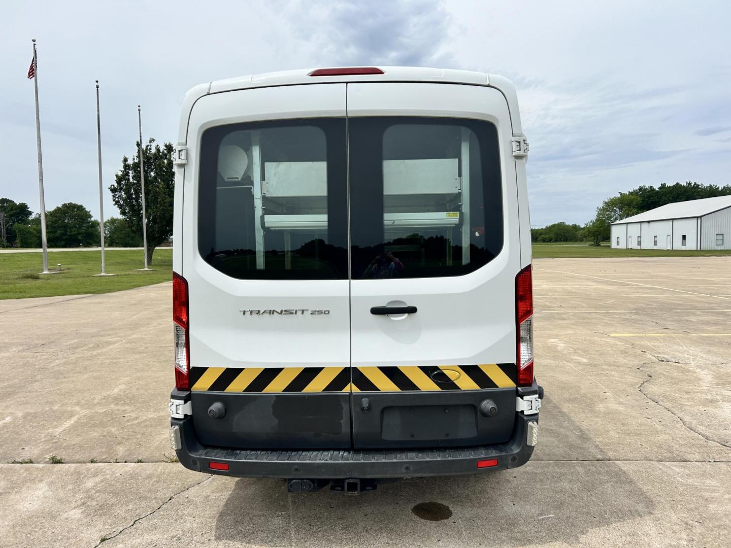 2017 White /GRAY Ford Transit 250 Van high Roof w/Sliding Pass. 148-in. WB (1FTYR2CM9HK) with an 3.7L V6 DOHC 24V engine, 6A transmission, located at 17760 Hwy 62, Morris, OK, 74445, (918) 733-4887, 35.609104, -95.877060 - 2017 FORD TRANSIT 250 HIGH TOP BI-FUEL SYSTEM RUNS ON CNG OR GASOLINE HAS THE 3.7L V6 ENIGINE. ***CLEAN TITLE*** IT FEATURES KEYLESS ENTRY, CLOTH INTERIOR, MANUAL SEATS, POWER WINDOWS, POWER LOCKS, POWER MIRRORS, CRUISE CONTROL, HANDS FREE CALLING, AM/FM RADIO, SIRIUS RADIO, BLUETOOTH RADIO, BACKUP - Photo#5