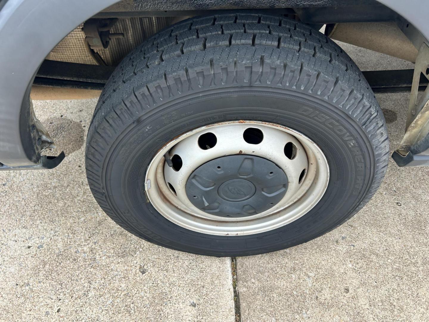 2017 White /GRAY Ford Transit 250 Van high Roof w/Sliding Pass. 148-in. WB (1FTYR2CM9HK) with an 3.7L V6 DOHC 24V engine, 6A transmission, located at 17760 Hwy 62, Morris, OK, 74445, (918) 733-4887, 35.609104, -95.877060 - 2017 FORD TRANSIT 250 HIGH TOP BI-FUEL SYSTEM RUNS ON CNG OR GASOLINE HAS THE 3.7L V6 ENIGINE. ***CLEAN TITLE*** IT FEATURES KEYLESS ENTRY, CLOTH INTERIOR, MANUAL SEATS, POWER WINDOWS, POWER LOCKS, POWER MIRRORS, CRUISE CONTROL, HANDS FREE CALLING, AM/FM RADIO, SIRIUS RADIO, BLUETOOTH RADIO, BACKUP - Photo#32