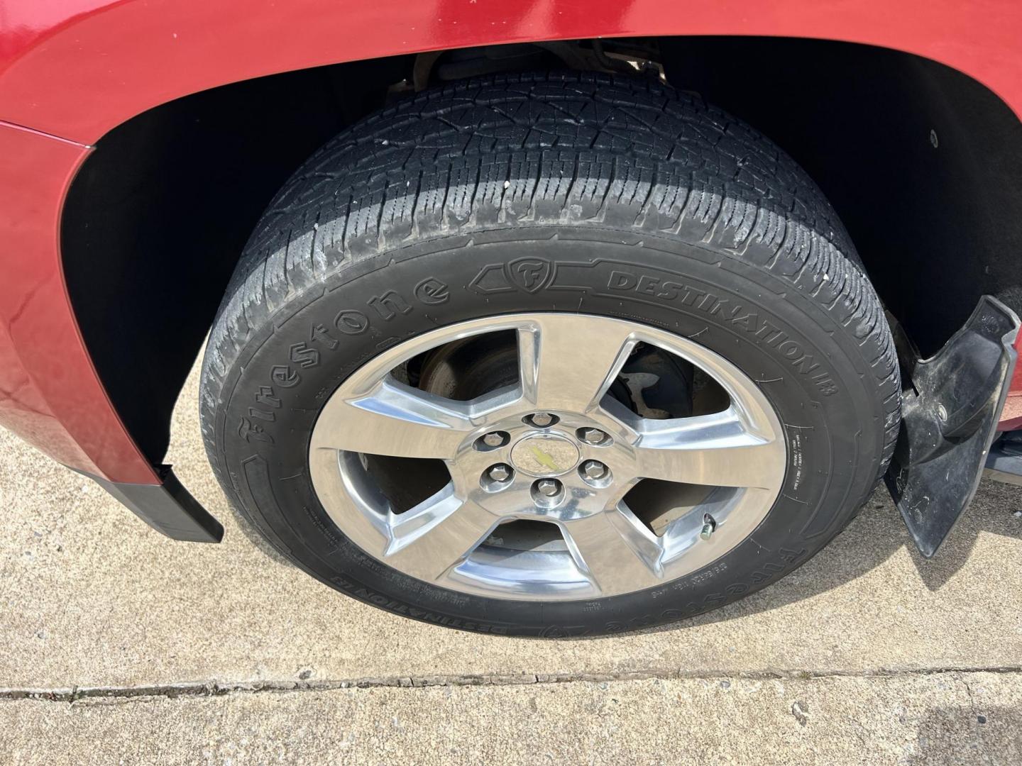 2015 RED /TAN Chevrolet Suburban LT 1500 2WD (1GNSCJKC1FR) with an 5.3L V8 OHV 16V engine, 6-Speed Automatic transmission, located at 17760 Hwy 62, Morris, OK, 74445, (918) 733-4887, 35.609104, -95.877060 - 2015 CHEVY SUBURBAN HAS A 5.3L V8 ENGINE AND IS RWD. POWER LOCKS, POWER WINDOWS, POWER SEATS. PUSH BUTTON START, KEYLESS ENTRY. AM/FM STEREO, SATALITE RADIO, CD PLAYER. EQUIPPED WITH NICE LEATHER SEATS, DUAL AIR, BLUETOOTH, CRUISE CONTROL. HEATED SEATS FRONT AND REAR, ALSO A HEATED STEERING WHEEL - Photo#24
