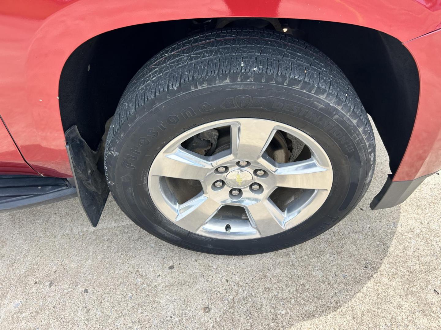2015 RED /TAN Chevrolet Suburban LT 1500 2WD (1GNSCJKC1FR) with an 5.3L V8 OHV 16V engine, 6-Speed Automatic transmission, located at 17760 Hwy 62, Morris, OK, 74445, (918) 733-4887, 35.609104, -95.877060 - 2015 CHEVY SUBURBAN HAS A 5.3L V8 ENGINE AND IS RWD. POWER LOCKS, POWER WINDOWS, POWER SEATS. PUSH BUTTON START, KEYLESS ENTRY. AM/FM STEREO, SATALITE RADIO, CD PLAYER. EQUIPPED WITH NICE LEATHER SEATS, DUAL AIR, BLUETOOTH, CRUISE CONTROL. HEATED SEATS FRONT AND REAR, ALSO A HEATED STEERING WHEEL - Photo#25