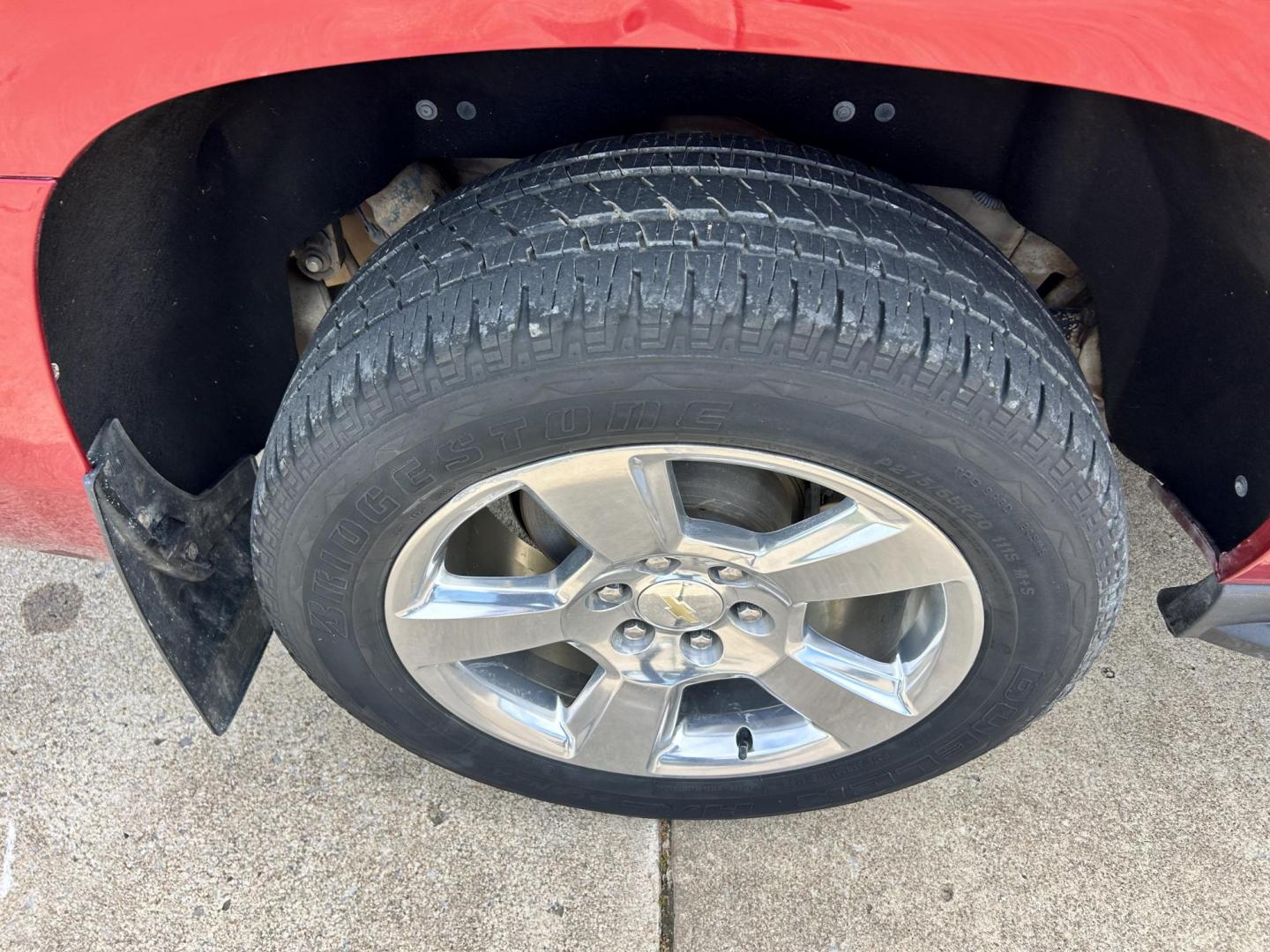 2015 RED /TAN Chevrolet Suburban LT 1500 2WD (1GNSCJKC1FR) with an 5.3L V8 OHV 16V engine, 6-Speed Automatic transmission, located at 17760 Hwy 62, Morris, OK, 74445, (918) 733-4887, 35.609104, -95.877060 - 2015 CHEVY SUBURBAN HAS A 5.3L V8 ENGINE AND IS RWD. POWER LOCKS, POWER WINDOWS, POWER SEATS. PUSH BUTTON START, KEYLESS ENTRY. AM/FM STEREO, SATALITE RADIO, CD PLAYER. EQUIPPED WITH NICE LEATHER SEATS, DUAL AIR, BLUETOOTH, CRUISE CONTROL. HEATED SEATS FRONT AND REAR, ALSO A HEATED STEERING WHEEL - Photo#26