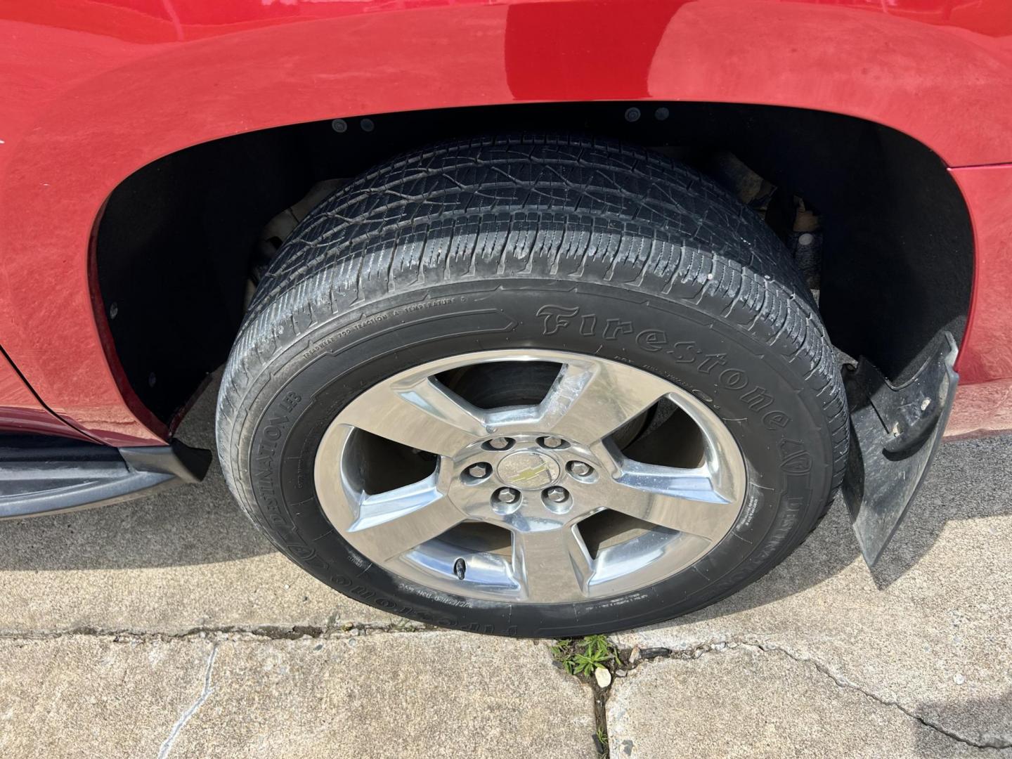 2015 RED /TAN Chevrolet Suburban LT 1500 2WD (1GNSCJKC1FR) with an 5.3L V8 OHV 16V engine, 6-Speed Automatic transmission, located at 17760 Hwy 62, Morris, OK, 74445, (918) 733-4887, 35.609104, -95.877060 - 2015 CHEVY SUBURBAN HAS A 5.3L V8 ENGINE AND IS RWD. POWER LOCKS, POWER WINDOWS, POWER SEATS. PUSH BUTTON START, KEYLESS ENTRY. AM/FM STEREO, SATALITE RADIO, CD PLAYER. EQUIPPED WITH NICE LEATHER SEATS, DUAL AIR, BLUETOOTH, CRUISE CONTROL. HEATED SEATS FRONT AND REAR, ALSO A HEATED STEERING WHEEL - Photo#27