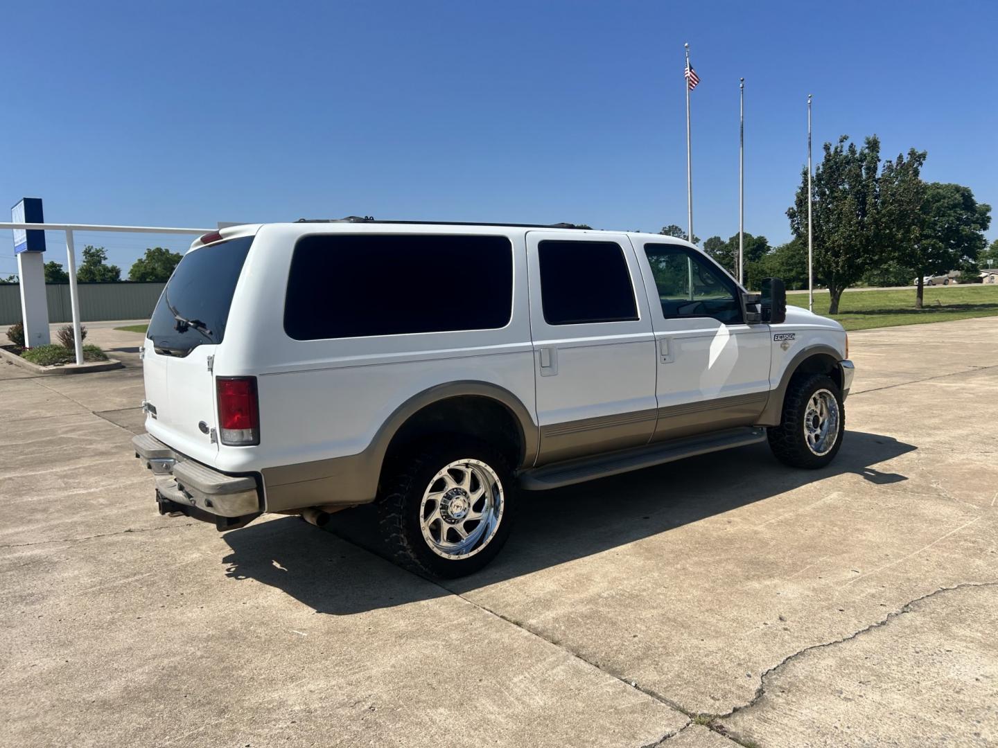 2001 White /TAN Ford Excursion Limited 4WD (1FMNU43S41E) with an 6.8L V10 SOHC 20V engine, 4-Speed Automatic Overdrive transmission, located at 17760 Hwy 62, Morris, OK, 74445, (918) 733-4887, 35.609104, -95.877060 - 2001 FORD EXCURSION LIMITED 4WD HAS THE 6.8L V10 ENGINE. IT FEATURES LEATHER INTERIOR, POWER WINDOWS, POWER LOCKS, POWER MIRRORS, AM/FM RADIO, CD PLAYER, CRUISE CONTROL, 2ND ROW SEATS, AND 3RD ROW SEATS. HAS A CLEAN TITLE. 293,547 MILES AND VENOM TIRES 275/55R20. WE OFFER A FREE CARFAX ON ALL OUR VE - Photo#4