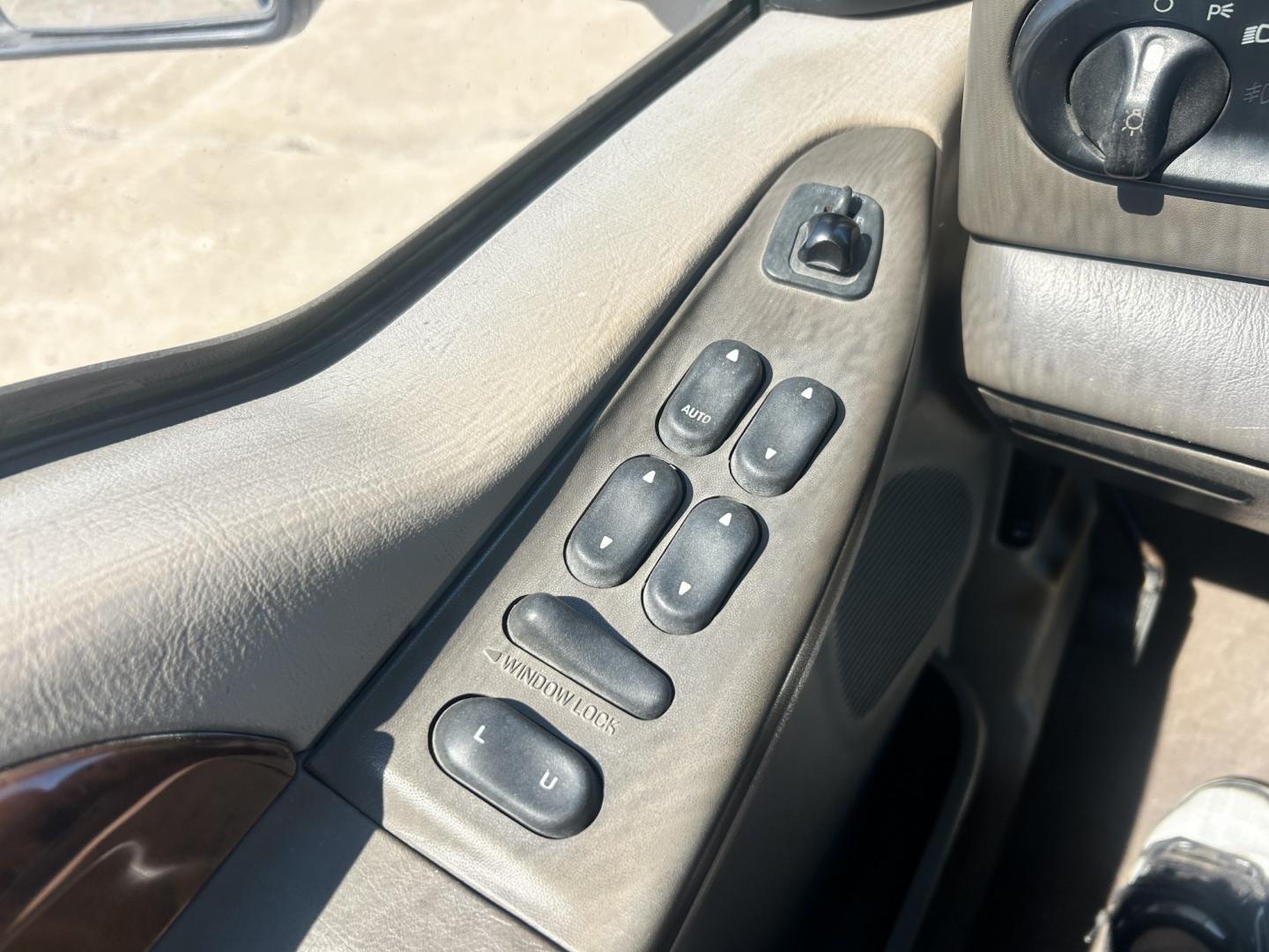 2001 White /TAN Ford Excursion Limited 4WD (1FMNU43S41E) with an 6.8L V10 SOHC 20V engine, 4-Speed Automatic Overdrive transmission, located at 17760 Hwy 62, Morris, OK, 74445, (918) 733-4887, 35.609104, -95.877060 - 2001 FORD EXCURSION LIMITED 4WD HAS THE 6.8L V10 ENGINE. IT FEATURES LEATHER INTERIOR, POWER WINDOWS, POWER LOCKS, POWER MIRRORS, AM/FM RADIO, CD PLAYER, CRUISE CONTROL, 2ND ROW SEATS, AND 3RD ROW SEATS. HAS A CLEAN TITLE. 293,547 MILES AND VENOM TIRES 275/55R20. WE OFFER A FREE CARFAX ON ALL OUR VE - Photo#9
