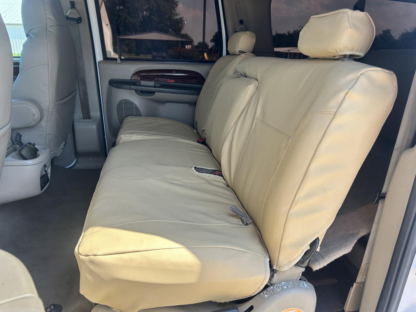 2001 White /TAN Ford Excursion Limited 4WD (1FMNU43S41E) with an 6.8L V10 SOHC 20V engine, 4-Speed Automatic Overdrive transmission, located at 17760 Hwy 62, Morris, OK, 74445, (918) 733-4887, 35.609104, -95.877060 - 2001 FORD EXCURSION LIMITED 4WD HAS THE 6.8L V10 ENGINE. IT FEATURES LEATHER INTERIOR, POWER WINDOWS, POWER LOCKS, POWER MIRRORS, AM/FM RADIO, CD PLAYER, CRUISE CONTROL, 2ND ROW SEATS, AND 3RD ROW SEATS. HAS A CLEAN TITLE. 293,547 MILES AND VENOM TIRES 275/55R20. WE OFFER A FREE CARFAX ON ALL OUR VE - Photo#12
