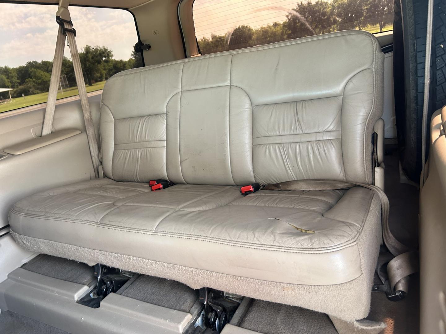 2001 White /TAN Ford Excursion Limited 4WD (1FMNU43S41E) with an 6.8L V10 SOHC 20V engine, 4-Speed Automatic Overdrive transmission, located at 17760 Hwy 62, Morris, OK, 74445, (918) 733-4887, 35.609104, -95.877060 - 2001 FORD EXCURSION LIMITED 4WD HAS THE 6.8L V10 ENGINE. IT FEATURES LEATHER INTERIOR, POWER WINDOWS, POWER LOCKS, POWER MIRRORS, AM/FM RADIO, CD PLAYER, CRUISE CONTROL, 2ND ROW SEATS, AND 3RD ROW SEATS. HAS A CLEAN TITLE. 293,547 MILES AND VENOM TIRES 275/55R20. WE OFFER A FREE CARFAX ON ALL OUR VE - Photo#13