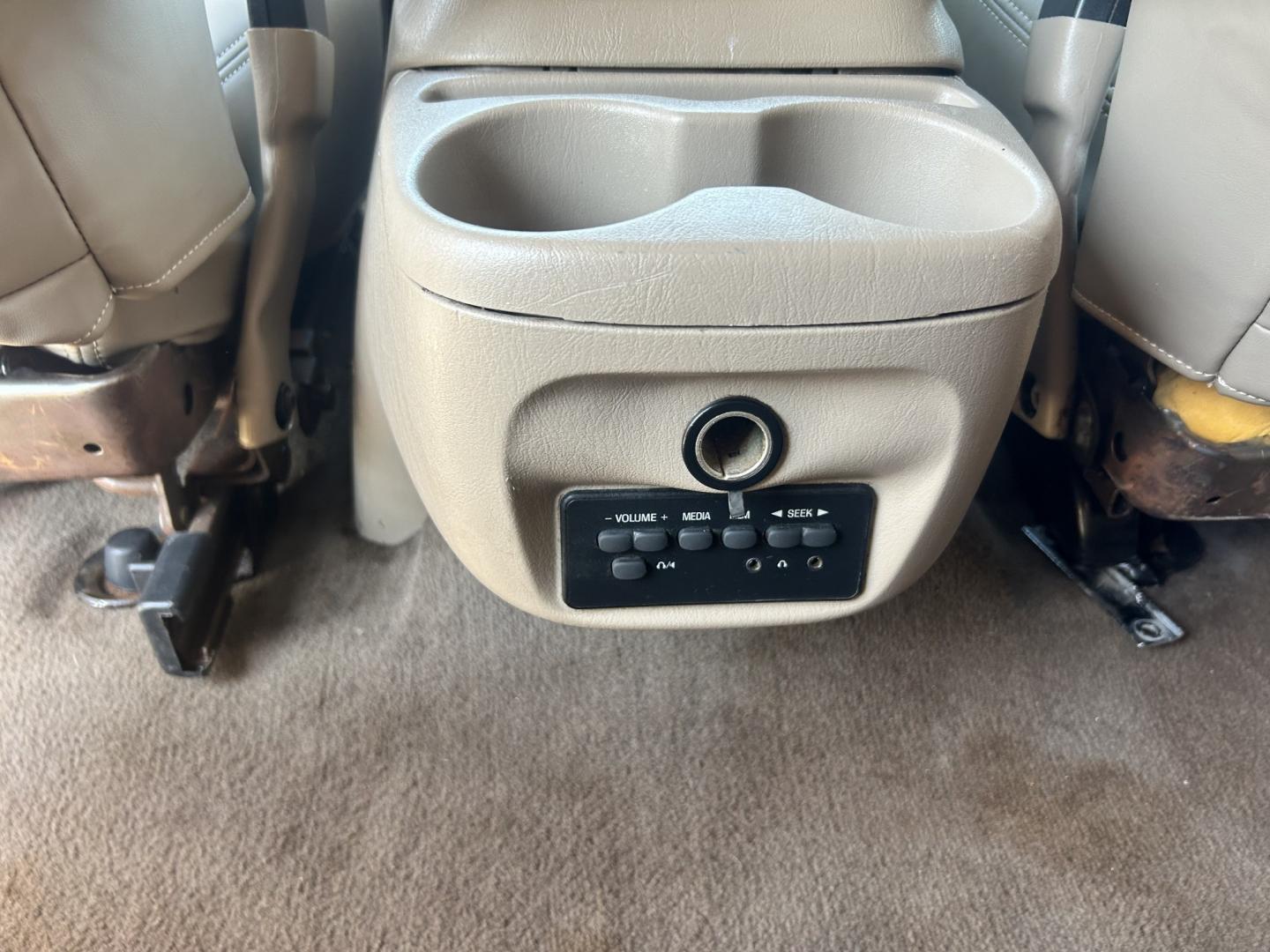 2001 White /TAN Ford Excursion Limited 4WD (1FMNU43S41E) with an 6.8L V10 SOHC 20V engine, 4-Speed Automatic Overdrive transmission, located at 17760 Hwy 62, Morris, OK, 74445, (918) 733-4887, 35.609104, -95.877060 - 2001 FORD EXCURSION LIMITED 4WD HAS THE 6.8L V10 ENGINE. IT FEATURES LEATHER INTERIOR, POWER WINDOWS, POWER LOCKS, POWER MIRRORS, AM/FM RADIO, CD PLAYER, CRUISE CONTROL, 2ND ROW SEATS, AND 3RD ROW SEATS. HAS A CLEAN TITLE. 293,547 MILES AND VENOM TIRES 275/55R20. WE OFFER A FREE CARFAX ON ALL OUR VE - Photo#14