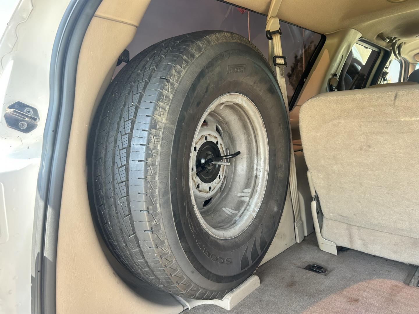 2001 White /TAN Ford Excursion Limited 4WD (1FMNU43S41E) with an 6.8L V10 SOHC 20V engine, 4-Speed Automatic Overdrive transmission, located at 17760 Hwy 62, Morris, OK, 74445, (918) 733-4887, 35.609104, -95.877060 - 2001 FORD EXCURSION LIMITED 4WD HAS THE 6.8L V10 ENGINE. IT FEATURES LEATHER INTERIOR, POWER WINDOWS, POWER LOCKS, POWER MIRRORS, AM/FM RADIO, CD PLAYER, CRUISE CONTROL, 2ND ROW SEATS, AND 3RD ROW SEATS. HAS A CLEAN TITLE. 293,547 MILES AND VENOM TIRES 275/55R20. WE OFFER A FREE CARFAX ON ALL OUR VE - Photo#18