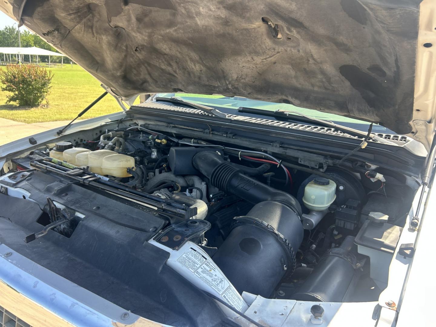 2001 White /TAN Ford Excursion Limited 4WD (1FMNU43S41E) with an 6.8L V10 SOHC 20V engine, 4-Speed Automatic Overdrive transmission, located at 17760 Hwy 62, Morris, OK, 74445, (918) 733-4887, 35.609104, -95.877060 - 2001 FORD EXCURSION LIMITED 4WD HAS THE 6.8L V10 ENGINE. IT FEATURES LEATHER INTERIOR, POWER WINDOWS, POWER LOCKS, POWER MIRRORS, AM/FM RADIO, CD PLAYER, CRUISE CONTROL, 2ND ROW SEATS, AND 3RD ROW SEATS. HAS A CLEAN TITLE. 293,547 MILES AND VENOM TIRES 275/55R20. WE OFFER A FREE CARFAX ON ALL OUR VE - Photo#20