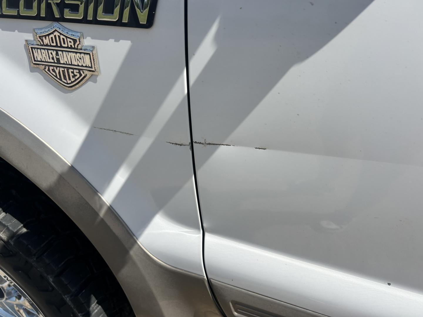 2001 White /TAN Ford Excursion Limited 4WD (1FMNU43S41E) with an 6.8L V10 SOHC 20V engine, 4-Speed Automatic Overdrive transmission, located at 17760 Hwy 62, Morris, OK, 74445, (918) 733-4887, 35.609104, -95.877060 - 2001 FORD EXCURSION LIMITED 4WD HAS THE 6.8L V10 ENGINE. IT FEATURES LEATHER INTERIOR, POWER WINDOWS, POWER LOCKS, POWER MIRRORS, AM/FM RADIO, CD PLAYER, CRUISE CONTROL, 2ND ROW SEATS, AND 3RD ROW SEATS. HAS A CLEAN TITLE. 293,547 MILES AND VENOM TIRES 275/55R20. WE OFFER A FREE CARFAX ON ALL OUR VE - Photo#28