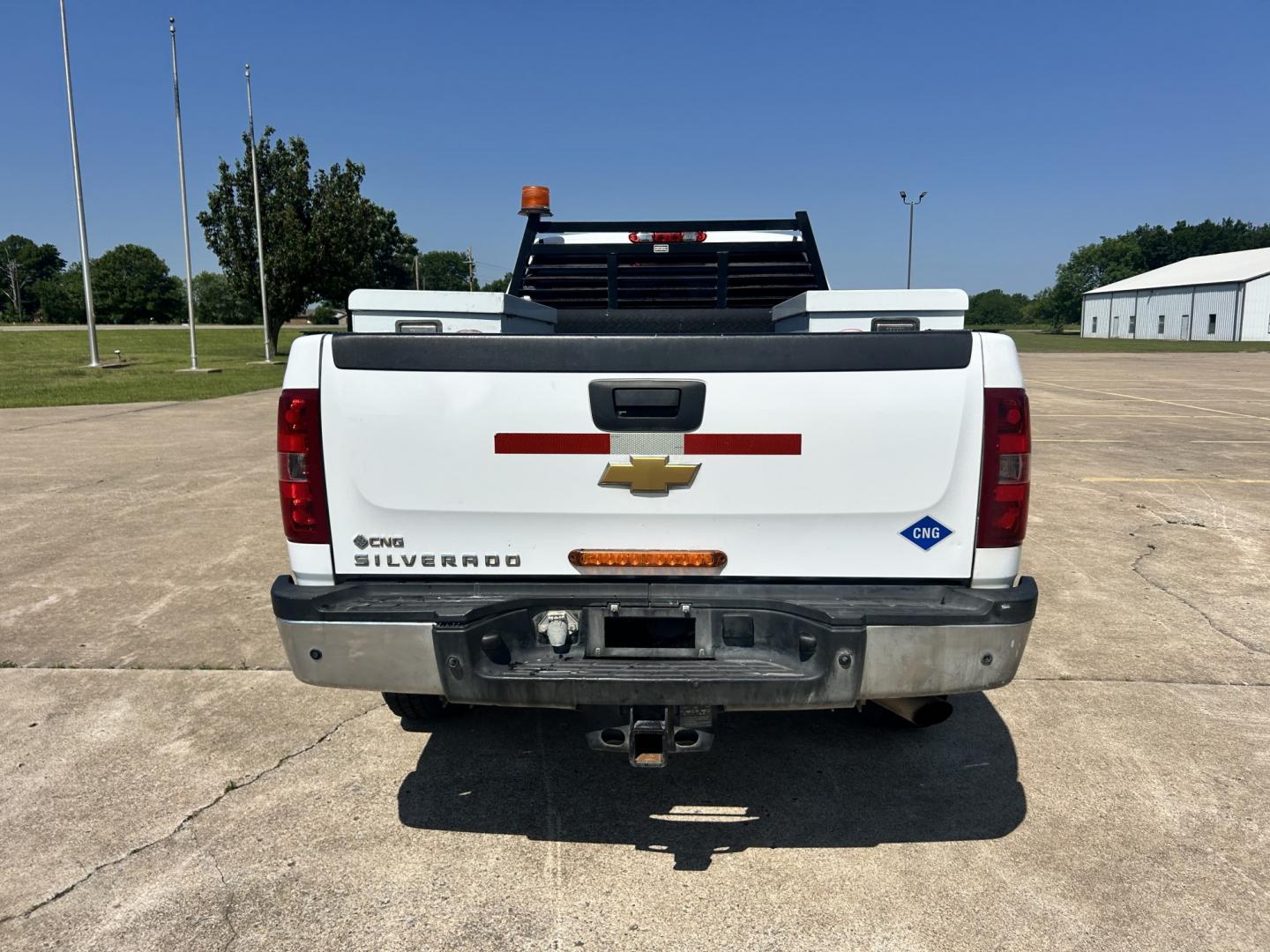 2013 White /Gray Chevrolet Silverado 2500HD (1GC2CVCB9DZ) with an 6.0L V8 OHV 16V CNG engine, 6-Speed Automatic transmission, located at 17760 Hwy 62, Morris, OK, 74445, (918) 733-4887, 35.609104, -95.877060 - 2013 CHEVY SILVERADO 2500 HD 2WD BI-FUEL SYSTEM RUNS ON CNG OR GASOLINE WITH THE 6.0L V8 ENGINE. IT FEATURES MANUAL SEATS, LEATHER INTERIOR, POWER LOCKS, MANUAL WINDOWS, AM/FM RADIO, CRUSIE CONTROL, TRACTION CONTROL, TAILER BRAKES, SAFETY LIGHT, BED LINER, AND RKI TOOL BOXES. ONLY 183,716 MILES WI - Photo#5