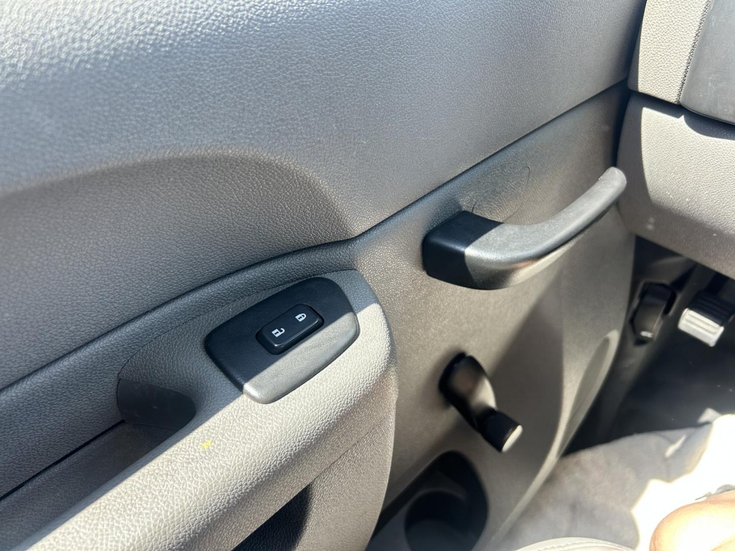 2013 White /Gray Chevrolet Silverado 2500HD (1GC2CVCB9DZ) with an 6.0L V8 OHV 16V CNG engine, 6-Speed Automatic transmission, located at 17760 Hwy 62, Morris, OK, 74445, (918) 733-4887, 35.609104, -95.877060 - 2013 CHEVY SILVERADO 2500 HD 2WD BI-FUEL SYSTEM RUNS ON CNG OR GASOLINE WITH THE 6.0L V8 ENGINE. IT FEATURES MANUAL SEATS, LEATHER INTERIOR, POWER LOCKS, MANUAL WINDOWS, AM/FM RADIO, CRUSIE CONTROL, TRACTION CONTROL, TAILER BRAKES, SAFETY LIGHT, BED LINER, AND RKI TOOL BOXES. ONLY 183,716 MILES WI - Photo#9