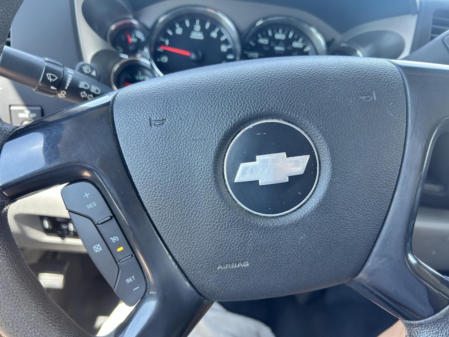 2013 White /Gray Chevrolet Silverado 2500HD (1GC2CVCB9DZ) with an 6.0L V8 OHV 16V CNG engine, 6-Speed Automatic transmission, located at 17760 Hwy 62, Morris, OK, 74445, (918) 733-4887, 35.609104, -95.877060 - 2013 CHEVY SILVERADO 2500 HD 2WD BI-FUEL SYSTEM RUNS ON CNG OR GASOLINE WITH THE 6.0L V8 ENGINE. IT FEATURES MANUAL SEATS, LEATHER INTERIOR, POWER LOCKS, MANUAL WINDOWS, AM/FM RADIO, CRUSIE CONTROL, TRACTION CONTROL, TAILER BRAKES, SAFETY LIGHT, BED LINER, AND RKI TOOL BOXES. ONLY 183,716 MILES WI - Photo#12