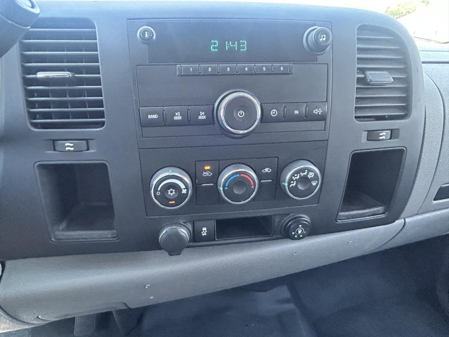 2013 White /Gray Chevrolet Silverado 2500HD (1GC2CVCB9DZ) with an 6.0L V8 OHV 16V CNG engine, 6-Speed Automatic transmission, located at 17760 Hwy 62, Morris, OK, 74445, (918) 733-4887, 35.609104, -95.877060 - 2013 CHEVY SILVERADO 2500 HD 2WD BI-FUEL SYSTEM RUNS ON CNG OR GASOLINE WITH THE 6.0L V8 ENGINE. IT FEATURES MANUAL SEATS, LEATHER INTERIOR, POWER LOCKS, MANUAL WINDOWS, AM/FM RADIO, CRUSIE CONTROL, TRACTION CONTROL, TAILER BRAKES, SAFETY LIGHT, BED LINER, AND RKI TOOL BOXES. ONLY 183,716 MILES WI - Photo#11