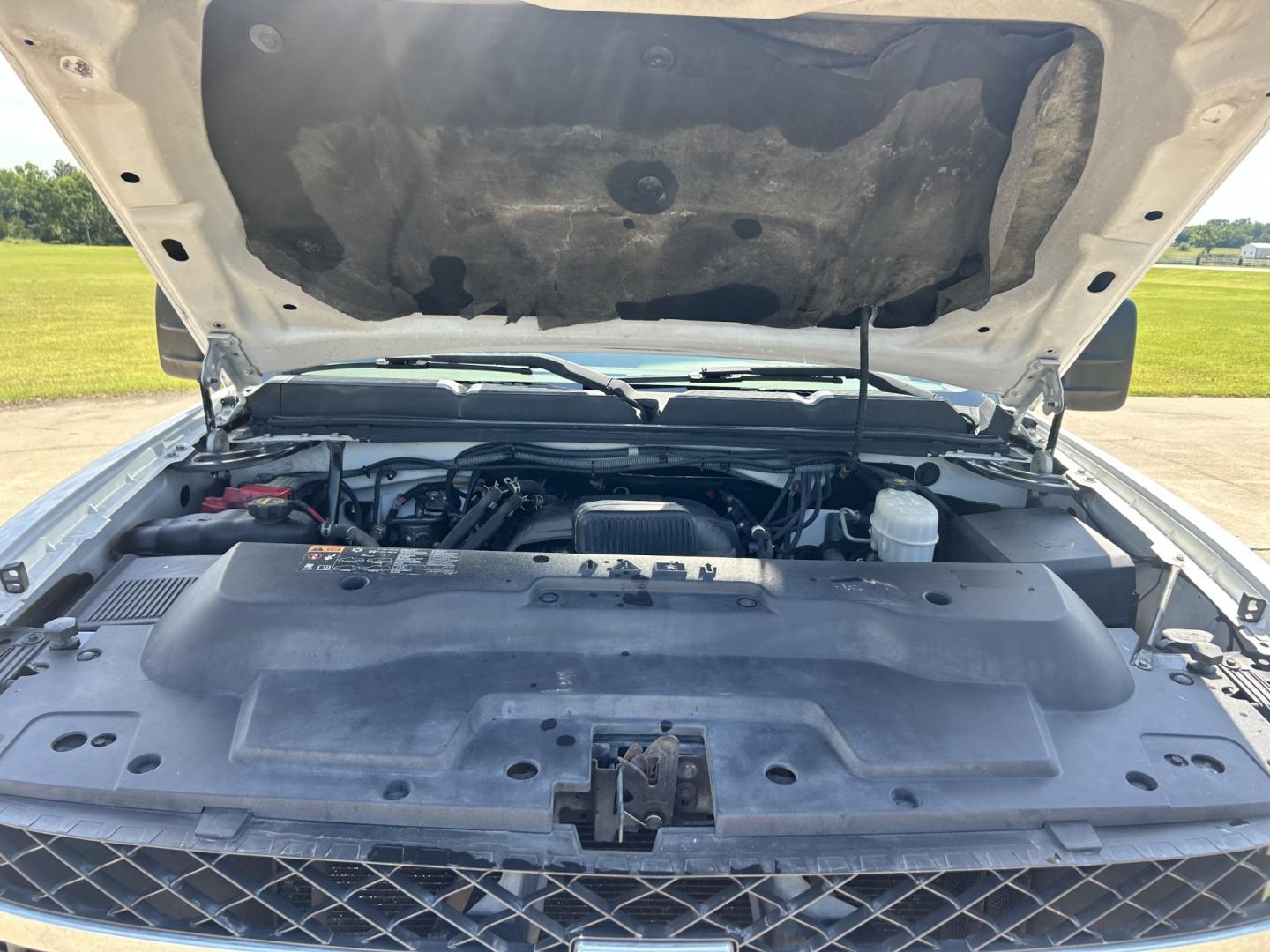2013 White /Gray Chevrolet Silverado 2500HD (1GC2CVCB9DZ) with an 6.0L V8 OHV 16V CNG engine, 6-Speed Automatic transmission, located at 17760 Hwy 62, Morris, OK, 74445, (918) 733-4887, 35.609104, -95.877060 - 2013 CHEVY SILVERADO 2500 HD 2WD BI-FUEL SYSTEM RUNS ON CNG OR GASOLINE WITH THE 6.0L V8 ENGINE. IT FEATURES MANUAL SEATS, LEATHER INTERIOR, POWER LOCKS, MANUAL WINDOWS, AM/FM RADIO, CRUSIE CONTROL, TRACTION CONTROL, TAILER BRAKES, SAFETY LIGHT, BED LINER, AND RKI TOOL BOXES. ONLY 183,716 MILES WI - Photo#21