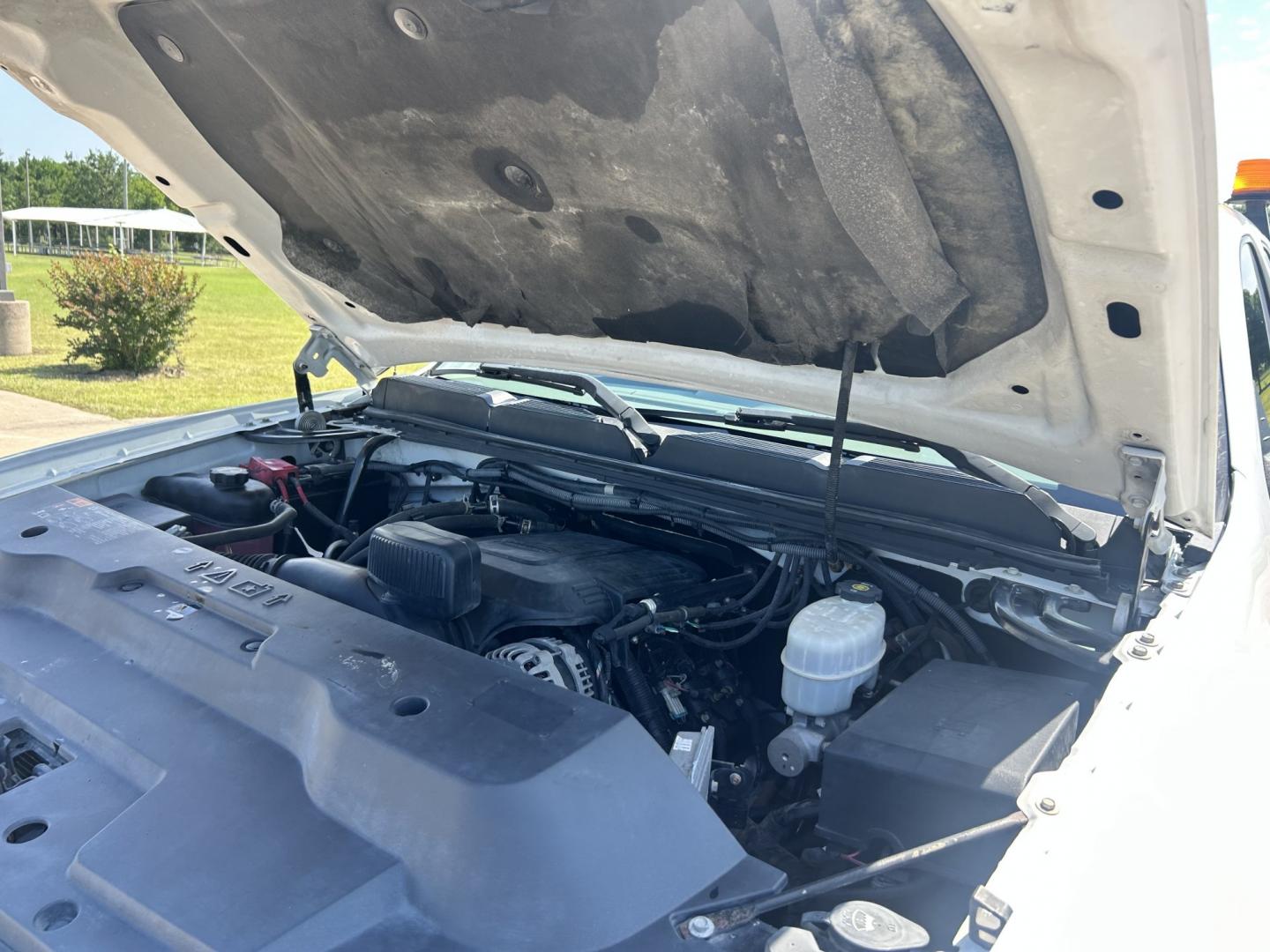 2013 White /Gray Chevrolet Silverado 2500HD (1GC2CVCB9DZ) with an 6.0L V8 OHV 16V CNG engine, 6-Speed Automatic transmission, located at 17760 Hwy 62, Morris, OK, 74445, (918) 733-4887, 35.609104, -95.877060 - 2013 CHEVY SILVERADO 2500 HD 2WD BI-FUEL SYSTEM RUNS ON CNG OR GASOLINE WITH THE 6.0L V8 ENGINE. IT FEATURES MANUAL SEATS, LEATHER INTERIOR, POWER LOCKS, MANUAL WINDOWS, AM/FM RADIO, CRUSIE CONTROL, TRACTION CONTROL, TAILER BRAKES, SAFETY LIGHT, BED LINER, AND RKI TOOL BOXES. ONLY 183,716 MILES WI - Photo#22
