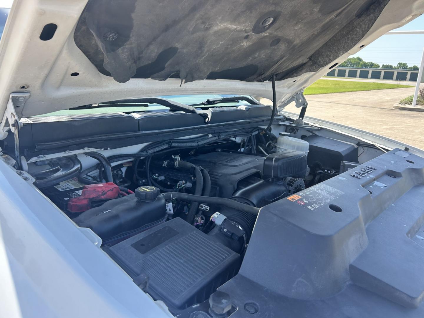 2013 White /Gray Chevrolet Silverado 2500HD (1GC2CVCB9DZ) with an 6.0L V8 OHV 16V CNG engine, 6-Speed Automatic transmission, located at 17760 Hwy 62, Morris, OK, 74445, (918) 733-4887, 35.609104, -95.877060 - 2013 CHEVY SILVERADO 2500 HD 2WD BI-FUEL SYSTEM RUNS ON CNG OR GASOLINE WITH THE 6.0L V8 ENGINE. IT FEATURES MANUAL SEATS, LEATHER INTERIOR, POWER LOCKS, MANUAL WINDOWS, AM/FM RADIO, CRUSIE CONTROL, TRACTION CONTROL, TAILER BRAKES, SAFETY LIGHT, BED LINER, AND RKI TOOL BOXES. ONLY 183,716 MILES WI - Photo#23
