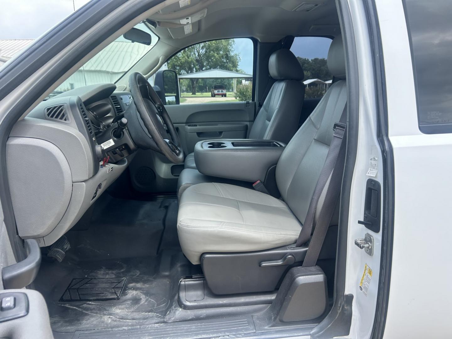 2013 White /GRAY Chevrolet Silverado 2500HD (1GC2CVCB4DZ) with an 6.0L V8 OHV 16V CNG engine, 6-Speed Automatic transmission, located at 17760 Hwy 62, Morris, OK, 74445, (918) 733-4887, 35.609104, -95.877060 - 2013 CHEVY SILVERADO 2500 HD 2WD BI-FUEL SYSTEM RUNS ON CNG OR GASOLINE WITH THE 6.0L V8 ENGINE. IT FEATURES MANUAL SEATS, LEATHER INTERIOR, POWER LOCKS, MANUAL WINDOWS, AM/FM RADIO, CRUSIE CONTROL, TRACTION CONTROL, TAILER BRAKES, SAFETY LIGHT, BED LINER, AND RKI TOOL BOXES. ONLY 154,834 MILES WITH - Photo#8