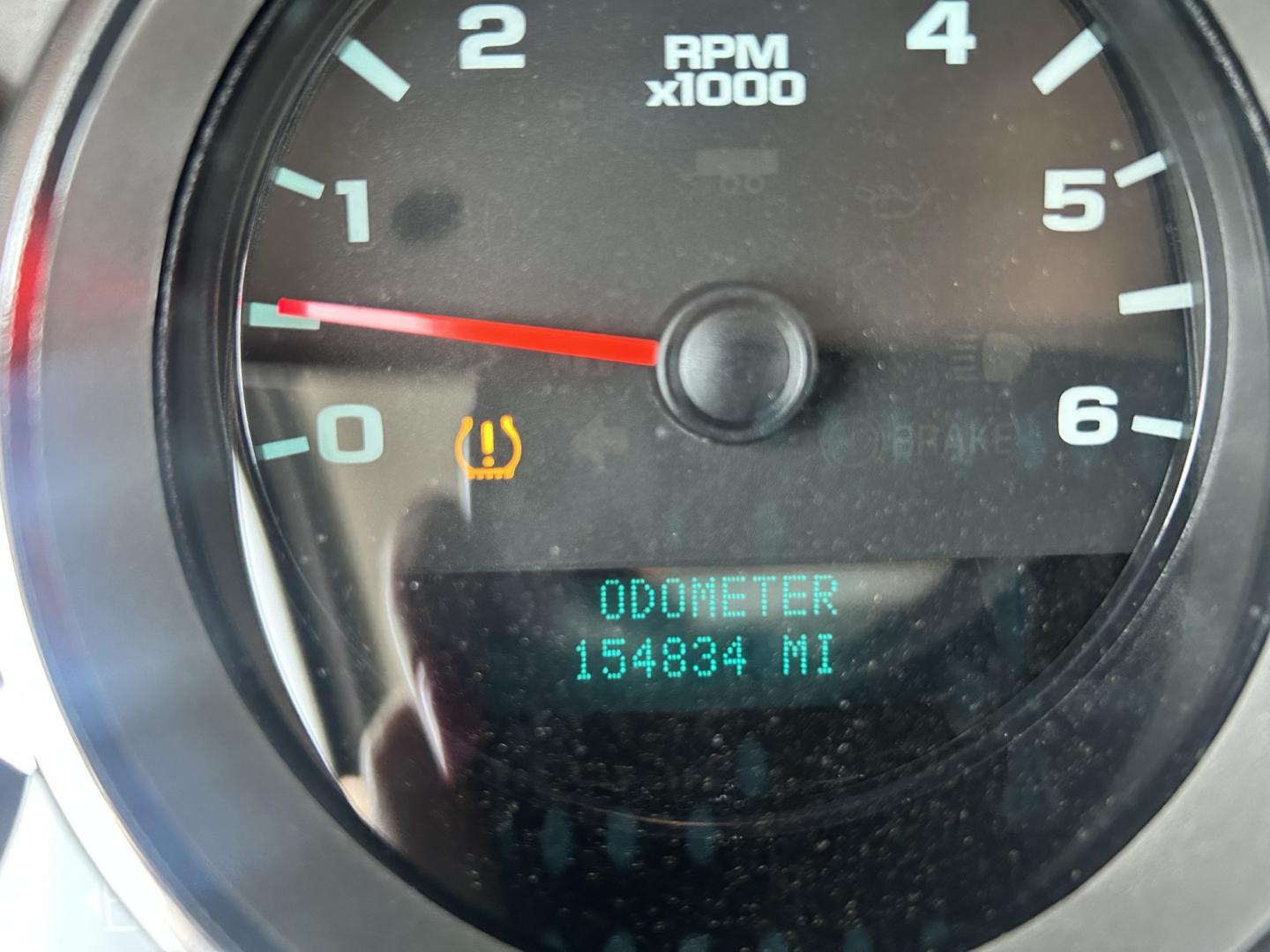 2013 White /GRAY Chevrolet Silverado 2500HD (1GC2CVCB4DZ) with an 6.0L V8 OHV 16V CNG engine, 6-Speed Automatic transmission, located at 17760 Hwy 62, Morris, OK, 74445, (918) 733-4887, 35.609104, -95.877060 - 2013 CHEVY SILVERADO 2500 HD 2WD BI-FUEL SYSTEM RUNS ON CNG OR GASOLINE WITH THE 6.0L V8 ENGINE. IT FEATURES MANUAL SEATS, LEATHER INTERIOR, POWER LOCKS, MANUAL WINDOWS, AM/FM RADIO, CRUSIE CONTROL, TRACTION CONTROL, TAILER BRAKES, SAFETY LIGHT, BED LINER, AND RKI TOOL BOXES. ONLY 154,834 MILES WITH - Photo#12