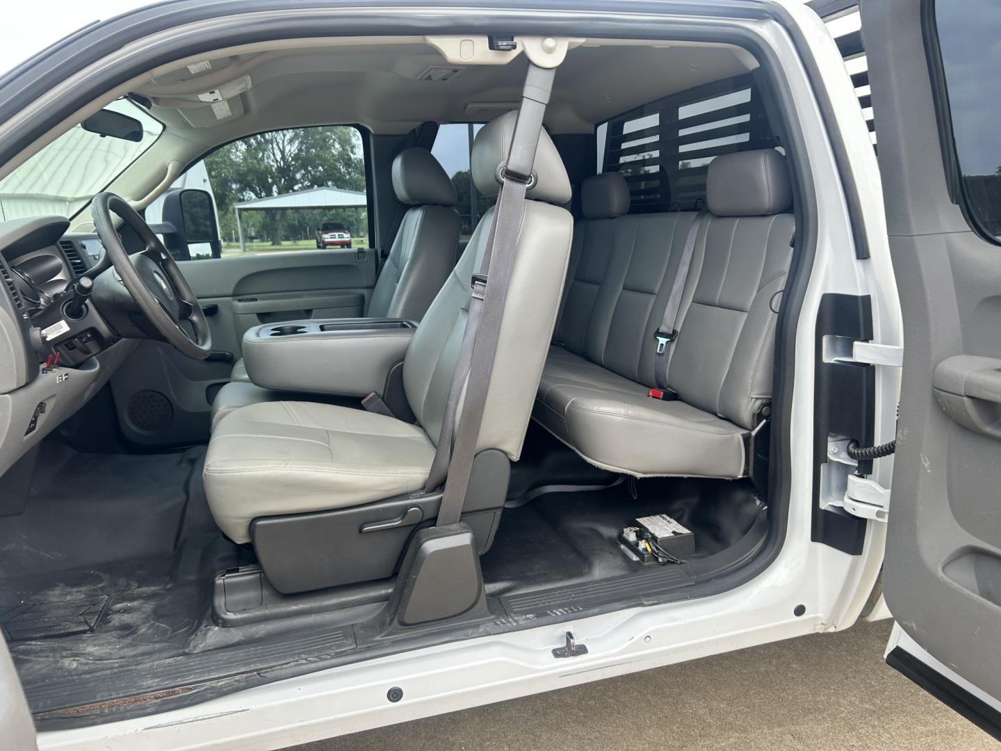 2013 White /GRAY Chevrolet Silverado 2500HD (1GC2CVCB4DZ) with an 6.0L V8 OHV 16V CNG engine, 6-Speed Automatic transmission, located at 17760 Hwy 62, Morris, OK, 74445, (918) 733-4887, 35.609104, -95.877060 - 2013 CHEVY SILVERADO 2500 HD 2WD BI-FUEL SYSTEM RUNS ON CNG OR GASOLINE WITH THE 6.0L V8 ENGINE. IT FEATURES MANUAL SEATS, LEATHER INTERIOR, POWER LOCKS, MANUAL WINDOWS, AM/FM RADIO, CRUSIE CONTROL, TRACTION CONTROL, TAILER BRAKES, SAFETY LIGHT, BED LINER, AND RKI TOOL BOXES. ONLY 154,834 MILES WITH - Photo#13