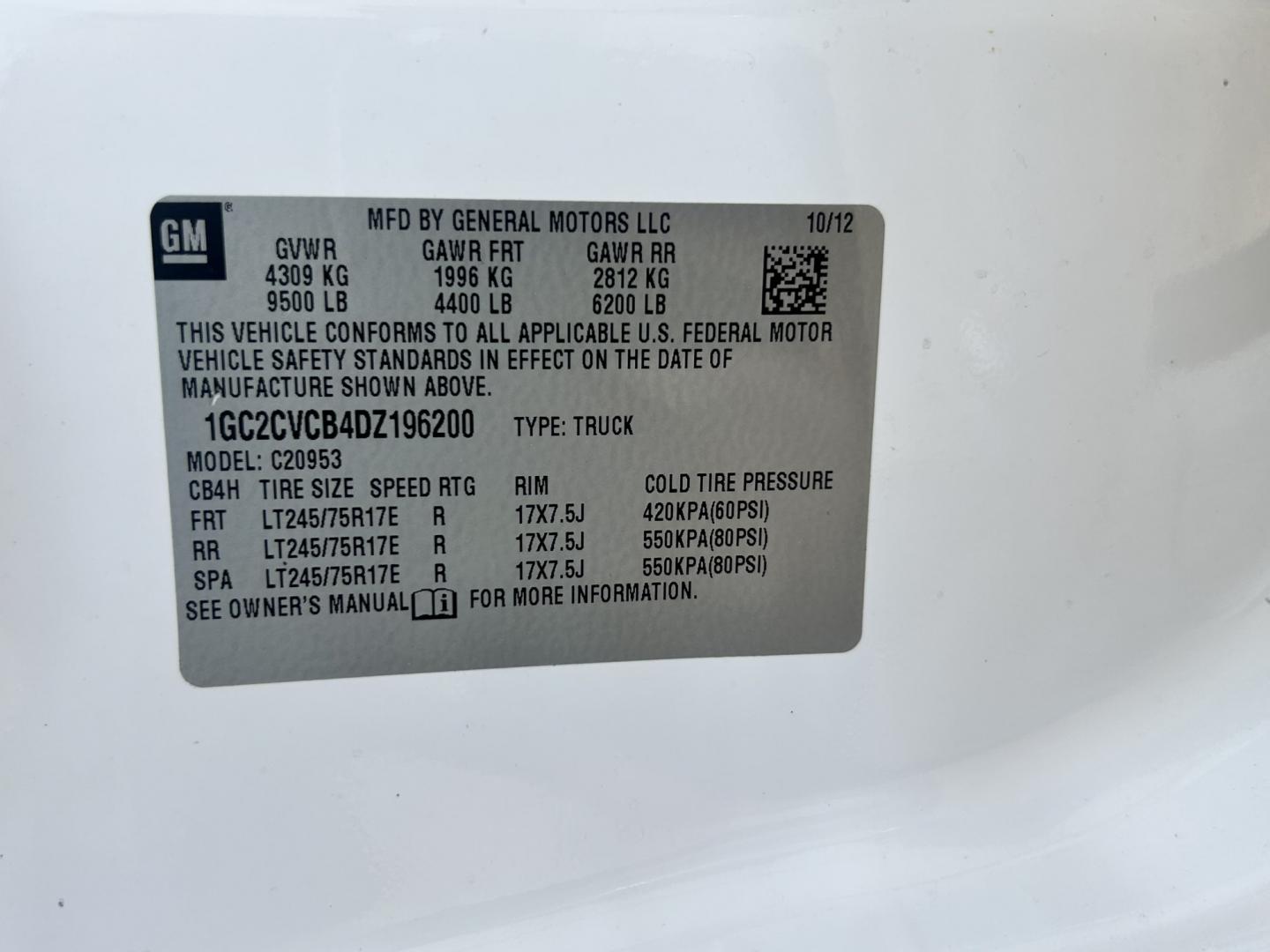 2013 White /GRAY Chevrolet Silverado 2500HD (1GC2CVCB4DZ) with an 6.0L V8 OHV 16V CNG engine, 6-Speed Automatic transmission, located at 17760 Hwy 62, Morris, OK, 74445, (918) 733-4887, 35.609104, -95.877060 - 2013 CHEVY SILVERADO 2500 HD 2WD BI-FUEL SYSTEM RUNS ON CNG OR GASOLINE WITH THE 6.0L V8 ENGINE. IT FEATURES MANUAL SEATS, LEATHER INTERIOR, POWER LOCKS, MANUAL WINDOWS, AM/FM RADIO, CRUSIE CONTROL, TRACTION CONTROL, TAILER BRAKES, SAFETY LIGHT, BED LINER, AND RKI TOOL BOXES. ONLY 154,834 MILES WITH - Photo#25