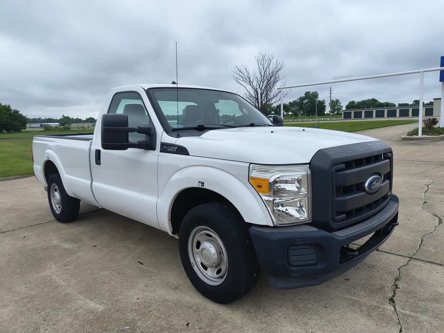 2013 White /GRAY Ford F-250 SD XL 2WD (1FTBF2A69DE) with an 6.2L V8 OHV 16V engine, 6-Speed Automatic transmission, located at 17760 Hwy 62, Morris, OK, 74445, (918) 733-4887, 35.609104, -95.877060 - 2013 F250 2WD SUPER DUTY HAS THE 6.2L V8 ENGINE. THIS IS A DEDICATED CNG ONLY RUNS ON COMPRESSED NATURAL GAS. ***CLEAN TITLE*** THIS FEATURES LEATHER SEATS, MANUAL SEATS, MANUAL WINDOWS, MANUAL LOCKS, MANUAL MIRRORS, AM FM RADIO, METAL CONSOLE, CRUISE CONTROL, TRACTION CONTROL, TRAILER BRAKES, TRAIL - Photo#3