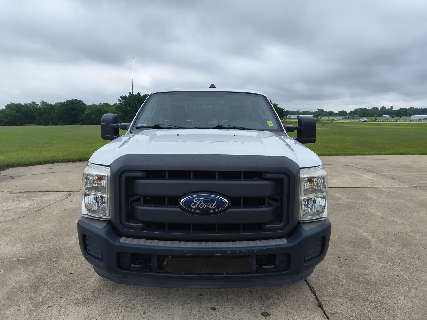 2013 White /GRAY Ford F-250 SD XL 2WD (1FTBF2A69DE) with an 6.2L V8 OHV 16V engine, 6-Speed Automatic transmission, located at 17760 Hwy 62, Morris, OK, 74445, (918) 733-4887, 35.609104, -95.877060 - 2013 F250 2WD SUPER DUTY HAS THE 6.2L V8 ENGINE. THIS IS A DEDICATED CNG ONLY RUNS ON COMPRESSED NATURAL GAS. ***CLEAN TITLE*** THIS FEATURES LEATHER SEATS, MANUAL SEATS, MANUAL WINDOWS, MANUAL LOCKS, MANUAL MIRRORS, AM FM RADIO, METAL CONSOLE, CRUISE CONTROL, TRACTION CONTROL, TRAILER BRAKES, TRAIL - Photo#2