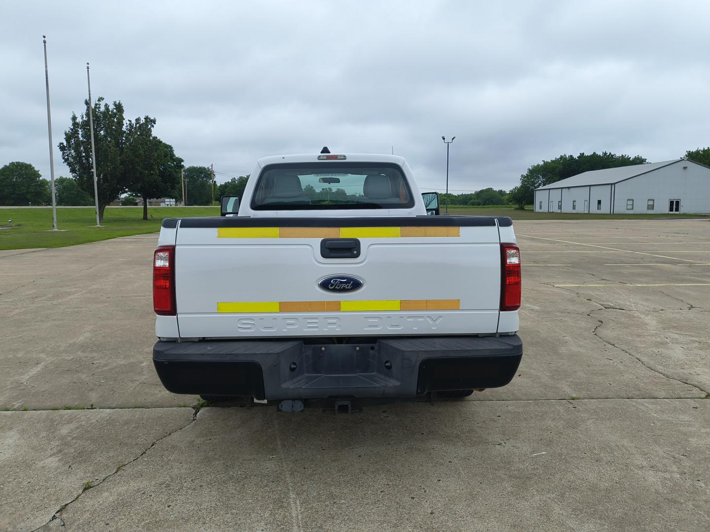 2013 White /GRAY Ford F-250 SD XL 2WD (1FTBF2A69DE) with an 6.2L V8 OHV 16V engine, 6-Speed Automatic transmission, located at 17760 Hwy 62, Morris, OK, 74445, (918) 733-4887, 35.609104, -95.877060 - 2013 F250 2WD SUPER DUTY HAS THE 6.2L V8 ENGINE. THIS IS A DEDICATED CNG ONLY RUNS ON COMPRESSED NATURAL GAS. ***CLEAN TITLE*** THIS FEATURES LEATHER SEATS, MANUAL SEATS, MANUAL WINDOWS, MANUAL LOCKS, MANUAL MIRRORS, AM FM RADIO, METAL CONSOLE, CRUISE CONTROL, TRACTION CONTROL, TRAILER BRAKES, TRAIL - Photo#6