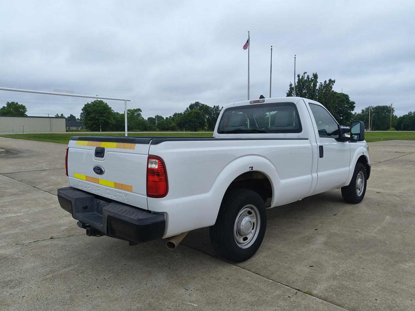 2013 White /GRAY Ford F-250 SD XL 2WD (1FTBF2A69DE) with an 6.2L V8 OHV 16V engine, 6-Speed Automatic transmission, located at 17760 Hwy 62, Morris, OK, 74445, (918) 733-4887, 35.609104, -95.877060 - 2013 F250 2WD SUPER DUTY HAS THE 6.2L V8 ENGINE. THIS IS A DEDICATED CNG ONLY RUNS ON COMPRESSED NATURAL GAS. ***CLEAN TITLE*** THIS FEATURES LEATHER SEATS, MANUAL SEATS, MANUAL WINDOWS, MANUAL LOCKS, MANUAL MIRRORS, AM FM RADIO, METAL CONSOLE, CRUISE CONTROL, TRACTION CONTROL, TRAILER BRAKES, TRAIL - Photo#5