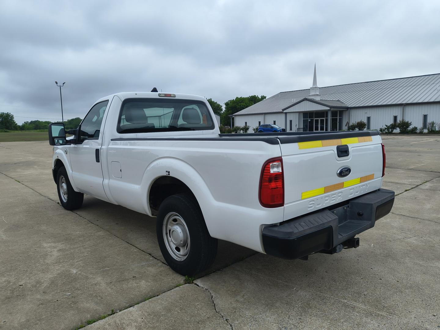2013 White /GRAY Ford F-250 SD XL 2WD (1FTBF2A69DE) with an 6.2L V8 OHV 16V engine, 6-Speed Automatic transmission, located at 17760 Hwy 62, Morris, OK, 74445, (918) 733-4887, 35.609104, -95.877060 - 2013 F250 2WD SUPER DUTY HAS THE 6.2L V8 ENGINE. THIS IS A DEDICATED CNG ONLY RUNS ON COMPRESSED NATURAL GAS. ***CLEAN TITLE*** THIS FEATURES LEATHER SEATS, MANUAL SEATS, MANUAL WINDOWS, MANUAL LOCKS, MANUAL MIRRORS, AM FM RADIO, METAL CONSOLE, CRUISE CONTROL, TRACTION CONTROL, TRAILER BRAKES, TRAIL - Photo#7