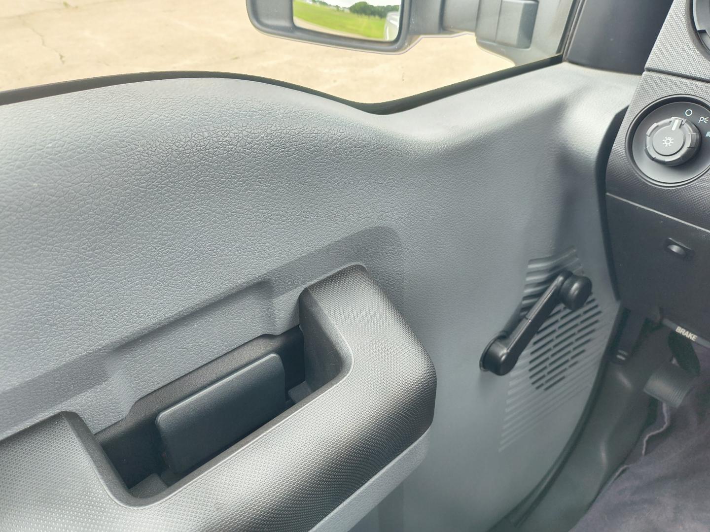 2013 White /GRAY Ford F-250 SD XL 2WD (1FTBF2A69DE) with an 6.2L V8 OHV 16V engine, 6-Speed Automatic transmission, located at 17760 Hwy 62, Morris, OK, 74445, (918) 733-4887, 35.609104, -95.877060 - 2013 F250 2WD SUPER DUTY HAS THE 6.2L V8 ENGINE. THIS IS A DEDICATED CNG ONLY RUNS ON COMPRESSED NATURAL GAS. ***CLEAN TITLE*** THIS FEATURES LEATHER SEATS, MANUAL SEATS, MANUAL WINDOWS, MANUAL LOCKS, MANUAL MIRRORS, AM FM RADIO, METAL CONSOLE, CRUISE CONTROL, TRACTION CONTROL, TRAILER BRAKES, TRAIL - Photo#9