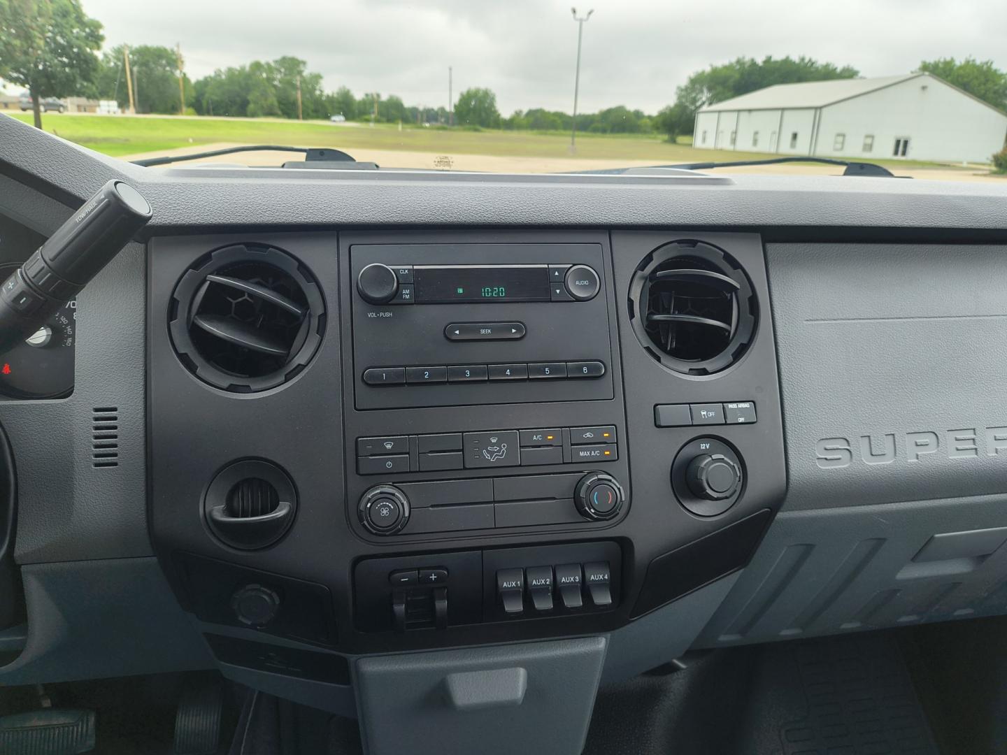 2013 White /GRAY Ford F-250 SD XL 2WD (1FTBF2A69DE) with an 6.2L V8 OHV 16V engine, 6-Speed Automatic transmission, located at 17760 Hwy 62, Morris, OK, 74445, (918) 733-4887, 35.609104, -95.877060 - 2013 F250 2WD SUPER DUTY HAS THE 6.2L V8 ENGINE. THIS IS A DEDICATED CNG ONLY RUNS ON COMPRESSED NATURAL GAS. ***CLEAN TITLE*** THIS FEATURES LEATHER SEATS, MANUAL SEATS, MANUAL WINDOWS, MANUAL LOCKS, MANUAL MIRRORS, AM FM RADIO, METAL CONSOLE, CRUISE CONTROL, TRACTION CONTROL, TRAILER BRAKES, TRAIL - Photo#12