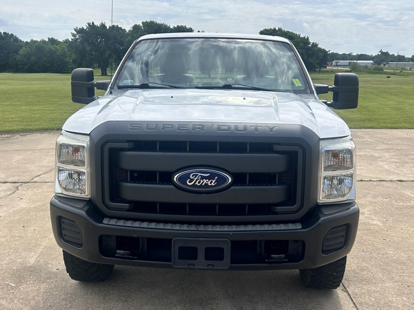 2013 White /Gray Ford F-250 SD (1FTBF2B69DE) with an 6.2L V8 OHV 16V engine, 6-Speed Automatic transmission, located at 17760 Hwy 62, Morris, OK, 74445, (918) 733-4887, 35.609104, -95.877060 - 2013 F250 4WD SUPER DUTY HAS THE 6.2L V8 ENGINE. THIS IS A DEDICATED CNG ONLY RUNS ON COMPRESSED NATURAL GAS. ***CLEAN TITLE*** THIS FEATURES LEATHER SEATS, MANUAL SEATS, MANUAL WINDOWS, MANUAL LOCKS, MANUAL MIRRORS, AM/FM RADIO, CRUISE CONTROL, TRACTION CONTROL, TRAILER BRAKES, AND TRAILER HITCH. - Photo#1