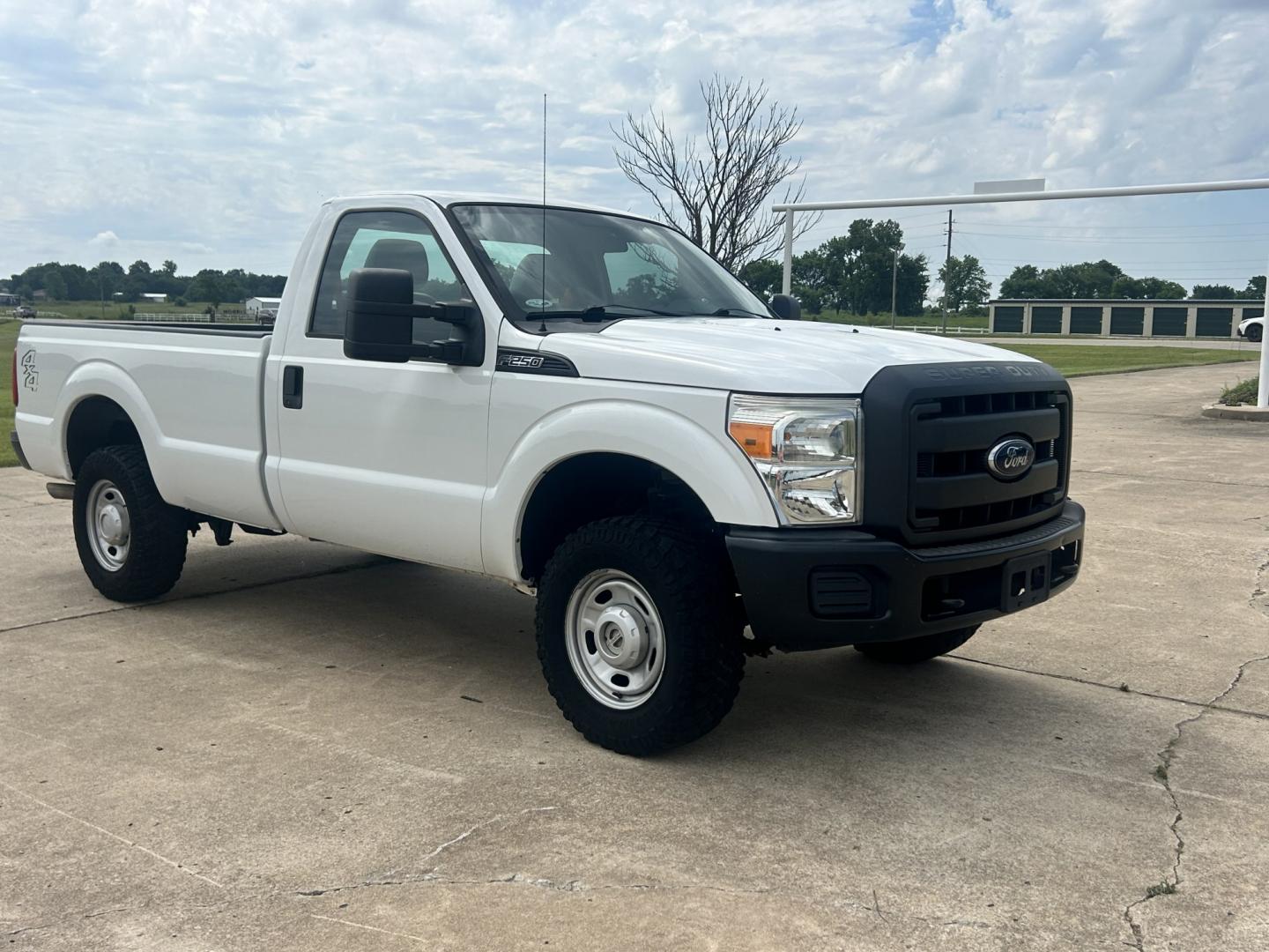 2013 White /Gray Ford F-250 SD (1FTBF2B69DE) with an 6.2L V8 OHV 16V engine, 6-Speed Automatic transmission, located at 17760 Hwy 62, Morris, OK, 74445, (918) 733-4887, 35.609104, -95.877060 - 2013 F250 4WD SUPER DUTY HAS THE 6.2L V8 ENGINE. THIS IS A DEDICATED CNG ONLY RUNS ON COMPRESSED NATURAL GAS. ***CLEAN TITLE*** THIS FEATURES LEATHER SEATS, MANUAL SEATS, MANUAL WINDOWS, MANUAL LOCKS, MANUAL MIRRORS, AM/FM RADIO, CRUISE CONTROL, TRACTION CONTROL, TRAILER BRAKES, AND TRAILER HITCH. - Photo#2