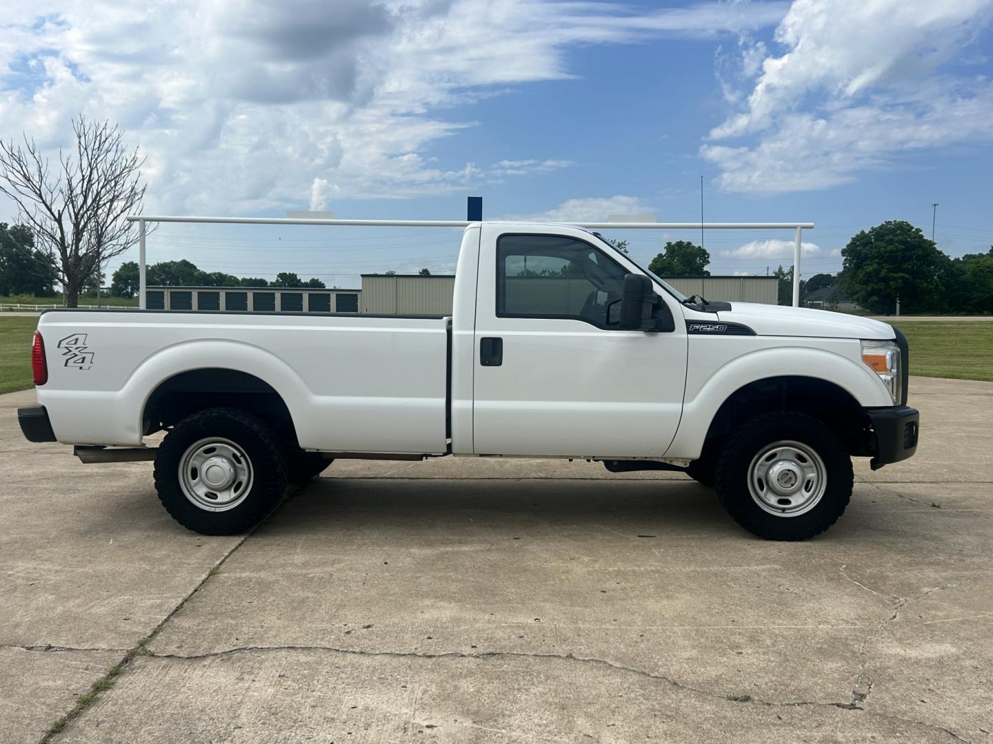 2013 White /Gray Ford F-250 SD (1FTBF2B69DE) with an 6.2L V8 OHV 16V engine, 6-Speed Automatic transmission, located at 17760 Hwy 62, Morris, OK, 74445, (918) 733-4887, 35.609104, -95.877060 - 2013 F250 4WD SUPER DUTY HAS THE 6.2L V8 ENGINE. THIS IS A DEDICATED CNG ONLY RUNS ON COMPRESSED NATURAL GAS. ***CLEAN TITLE*** THIS FEATURES LEATHER SEATS, MANUAL SEATS, MANUAL WINDOWS, MANUAL LOCKS, MANUAL MIRRORS, AM/FM RADIO, CRUISE CONTROL, TRACTION CONTROL, TRAILER BRAKES, AND TRAILER HITCH. - Photo#3