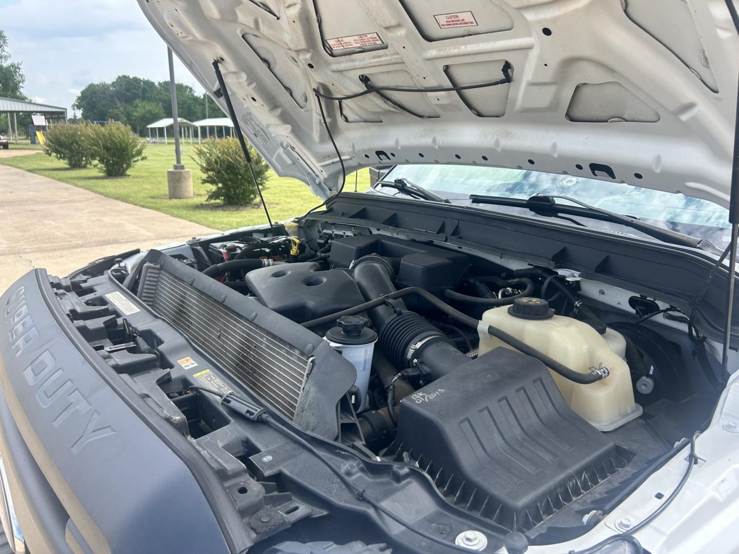 2013 White /Gray Ford F-250 SD (1FTBF2B69DE) with an 6.2L V8 OHV 16V engine, 6-Speed Automatic transmission, located at 17760 Hwy 62, Morris, OK, 74445, (918) 733-4887, 35.609104, -95.877060 - 2013 F250 4WD SUPER DUTY HAS THE 6.2L V8 ENGINE. THIS IS A DEDICATED CNG ONLY RUNS ON COMPRESSED NATURAL GAS. ***CLEAN TITLE*** THIS FEATURES LEATHER SEATS, MANUAL SEATS, MANUAL WINDOWS, MANUAL LOCKS, MANUAL MIRRORS, AM/FM RADIO, CRUISE CONTROL, TRACTION CONTROL, TRAILER BRAKES, AND TRAILER HITCH. - Photo#18