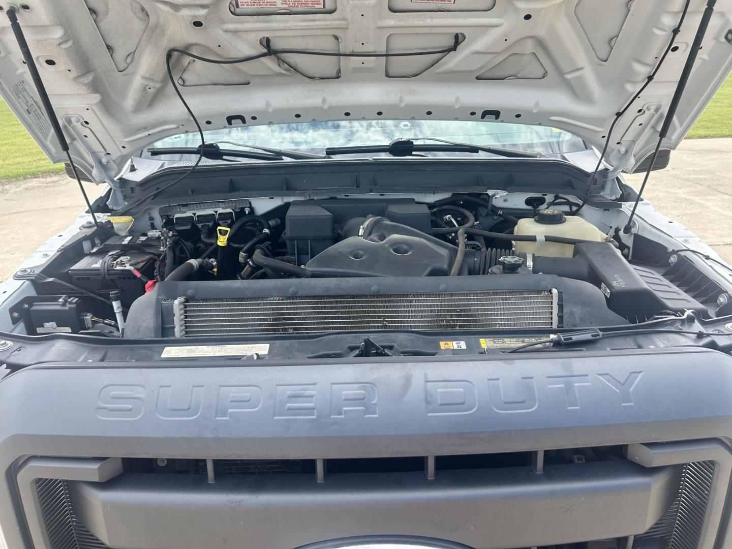 2013 White /Gray Ford F-250 SD (1FTBF2B69DE) with an 6.2L V8 OHV 16V engine, 6-Speed Automatic transmission, located at 17760 Hwy 62, Morris, OK, 74445, (918) 733-4887, 35.609104, -95.877060 - 2013 F250 4WD SUPER DUTY HAS THE 6.2L V8 ENGINE. THIS IS A DEDICATED CNG ONLY RUNS ON COMPRESSED NATURAL GAS. ***CLEAN TITLE*** THIS FEATURES LEATHER SEATS, MANUAL SEATS, MANUAL WINDOWS, MANUAL LOCKS, MANUAL MIRRORS, AM/FM RADIO, CRUISE CONTROL, TRACTION CONTROL, TRAILER BRAKES, AND TRAILER HITCH. - Photo#17