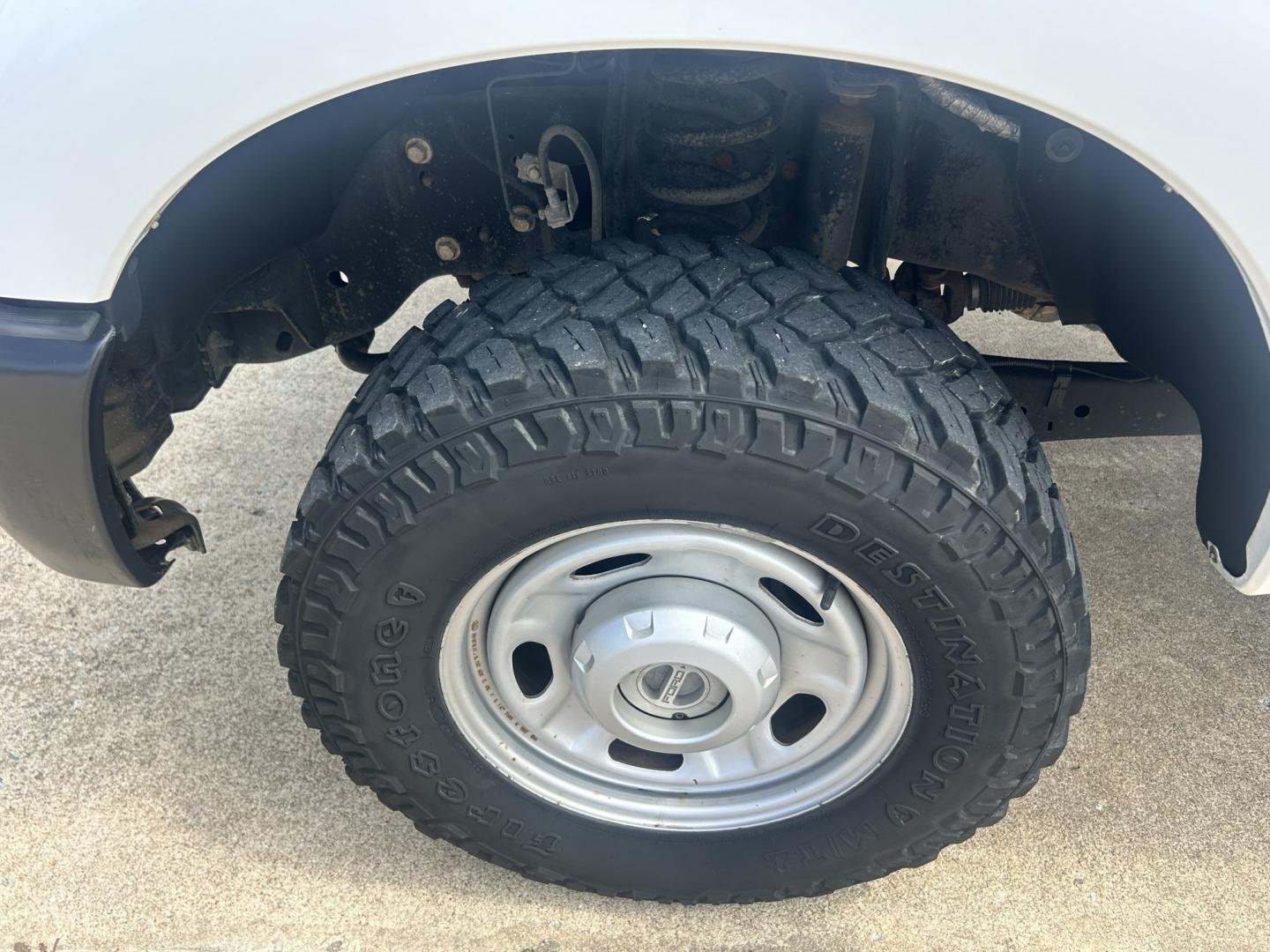 2013 White /Gray Ford F-250 SD (1FTBF2B69DE) with an 6.2L V8 OHV 16V engine, 6-Speed Automatic transmission, located at 17760 Hwy 62, Morris, OK, 74445, (918) 733-4887, 35.609104, -95.877060 - 2013 F250 4WD SUPER DUTY HAS THE 6.2L V8 ENGINE. THIS IS A DEDICATED CNG ONLY RUNS ON COMPRESSED NATURAL GAS. ***CLEAN TITLE*** THIS FEATURES LEATHER SEATS, MANUAL SEATS, MANUAL WINDOWS, MANUAL LOCKS, MANUAL MIRRORS, AM/FM RADIO, CRUISE CONTROL, TRACTION CONTROL, TRAILER BRAKES, AND TRAILER HITCH. - Photo#21