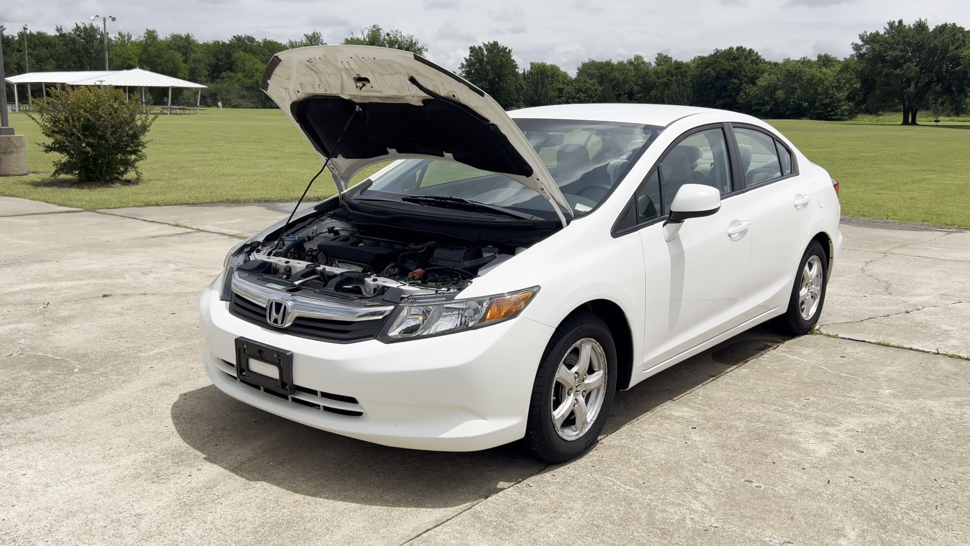 2012 White /GRAY Honda Civic CNG Sedan 5-Speed AT (19XFB5F5XCE) with an 1.8L L4 SOHC 16V CNG engine, 5-Speed Automatic transmission, located at 17760 Hwy 62, Morris, OK, 74445, (918) 733-4887, 35.609104, -95.877060 - 2012 HONDA CIVIC DEDICATED CNG (RUNS ONLY ON COMPRESSED NATURAL GAS) HAS A 1.8L 4 CYLINDER ENGINE AND IS 2WD. FEATURES MANUAL SEATS, POWER LOCKS, POWER MIRRORS, POWER WINDOWS. HAS AM/FM RADIO, CD PLAYER, AUX PORT, CRUISE CONTROL, MULTI-FUNCTION STEERING WHEEL CONTROL, HANDS FREE CALLING, AND TRACTIO- Photo#28