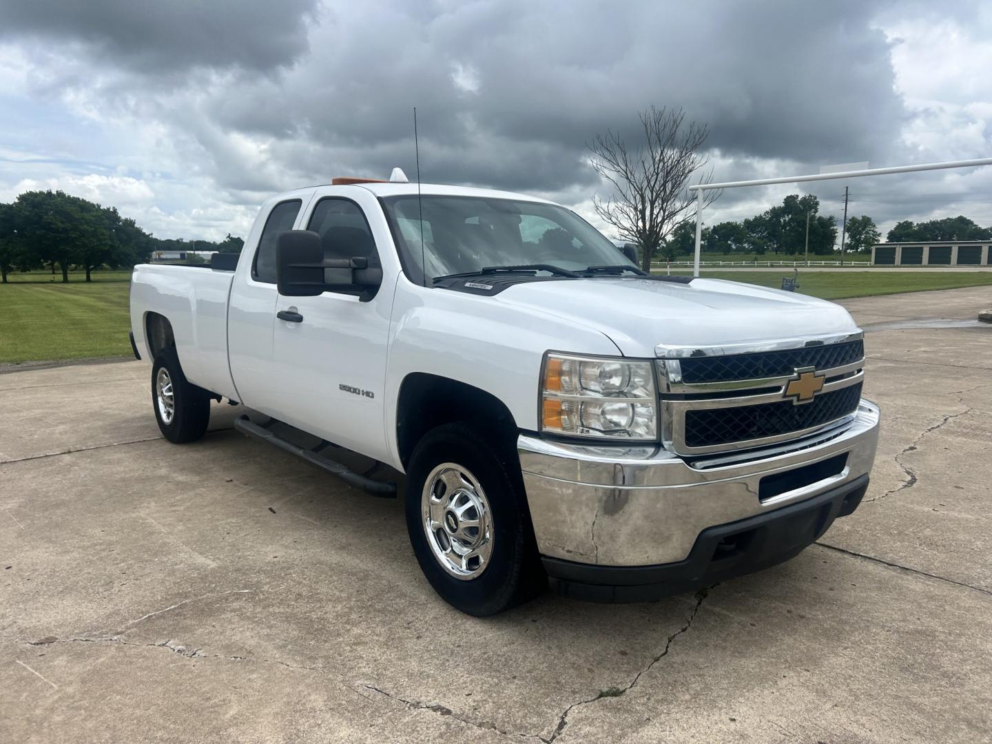 2013 White /BLACK Chevrolet Silverado 2500HD Work Truck Ext. Cab 2WD (1GC2CVCB3DZ) with an 6.0L V8 OHV 16V CNG engine, 6-Speed Automatic transmission, located at 17760 Hwy 62, Morris, OK, 74445, (918) 733-4887, 35.609104, -95.877060 - 2013 CHEVY SILVERADO 2500 HD 2WD BI-FUEL SYSTEM RUNS ON CNG OR GASOLINE WITH THE 6.0L V8 ENGINE. IT FEATURES MANUAL SEATS, CLOTH INTERIOR, MANUAL WINDOWS, MANUAL LOCKS, AM/FM RADIO, CRUSIE CONTROL, TRACTION CONTROL, TAILER BRAKES, AND SAFETY LIGHT. ONLY 118,946 MILES WITH FIRESTONE TIRES 265/70R17. - Photo#2