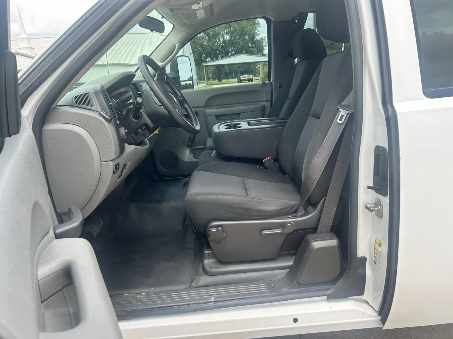 2013 White /BLACK Chevrolet Silverado 2500HD Work Truck Ext. Cab 2WD (1GC2CVCB3DZ) with an 6.0L V8 OHV 16V CNG engine, 6-Speed Automatic transmission, located at 17760 Hwy 62, Morris, OK, 74445, (918) 733-4887, 35.609104, -95.877060 - 2013 CHEVY SILVERADO 2500 HD 2WD BI-FUEL SYSTEM RUNS ON CNG OR GASOLINE WITH THE 6.0L V8 ENGINE. IT FEATURES MANUAL SEATS, CLOTH INTERIOR, MANUAL WINDOWS, MANUAL LOCKS, AM/FM RADIO, CRUSIE CONTROL, TRACTION CONTROL, TAILER BRAKES, AND SAFETY LIGHT. ONLY 118,946 MILES WITH FIRESTONE TIRES 265/70R17. - Photo#8
