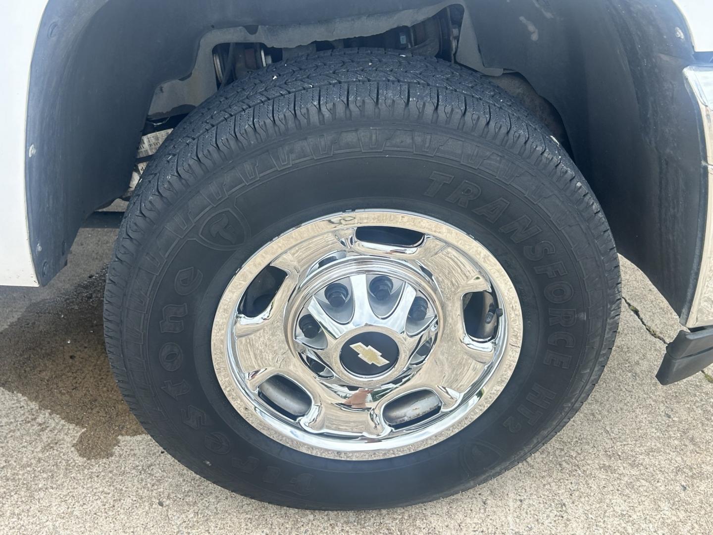 2013 White /BLACK Chevrolet Silverado 2500HD Work Truck Ext. Cab 2WD (1GC2CVCB3DZ) with an 6.0L V8 OHV 16V CNG engine, 6-Speed Automatic transmission, located at 17760 Hwy 62, Morris, OK, 74445, (918) 733-4887, 35.609104, -95.877060 - 2013 CHEVY SILVERADO 2500 HD 2WD BI-FUEL SYSTEM RUNS ON CNG OR GASOLINE WITH THE 6.0L V8 ENGINE. IT FEATURES MANUAL SEATS, CLOTH INTERIOR, MANUAL WINDOWS, MANUAL LOCKS, AM/FM RADIO, CRUSIE CONTROL, TRACTION CONTROL, TAILER BRAKES, AND SAFETY LIGHT. ONLY 118,946 MILES WITH FIRESTONE TIRES 265/70R17. - Photo#25