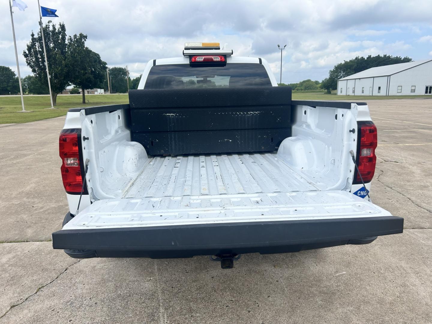 2016 White /GRAY Chevrolet Silverado 1500 (1GCRCNEC0GZ) with an 5.3L V8 OHV 16V engine, 6A transmission, located at 17760 Hwy 62, Morris, OK, 74445, (918) 733-4887, 35.609104, -95.877060 - 2016 CHEVY SILVERADO 1500 2WD BI-FUEL SYSTEM RUNS ON CNG OR GASOLINE WITH THE 5.3L V8 ENGINE. IT FEATURES MANUAL SEATS, CLOTH INTERIOR, POWER LOCKS, POWER WINDOWS, AM/FM RADIO, BACKUP CAMERA, CRUSIE CONTROL, TRACTION CONTROL, AND SAFETY LIGHT. ONLY 146,495 MILES WITH 255/70R17 TIRES. THIS IS A BI-FU - Photo#15