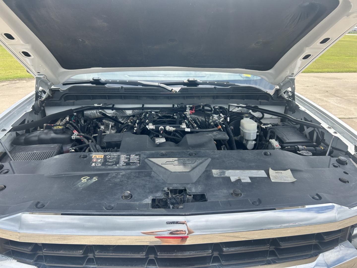 2016 White /GRAY Chevrolet Silverado 1500 (1GCRCNEC0GZ) with an 5.3L V8 OHV 16V engine, 6A transmission, located at 17760 Hwy 62, Morris, OK, 74445, (918) 733-4887, 35.609104, -95.877060 - 2016 CHEVY SILVERADO 1500 2WD BI-FUEL SYSTEM RUNS ON CNG OR GASOLINE WITH THE 5.3L V8 ENGINE. IT FEATURES MANUAL SEATS, CLOTH INTERIOR, POWER LOCKS, POWER WINDOWS, AM/FM RADIO, BACKUP CAMERA, CRUSIE CONTROL, TRACTION CONTROL, AND SAFETY LIGHT. ONLY 146,495 MILES WITH 255/70R17 TIRES. THIS IS A BI-FU - Photo#18