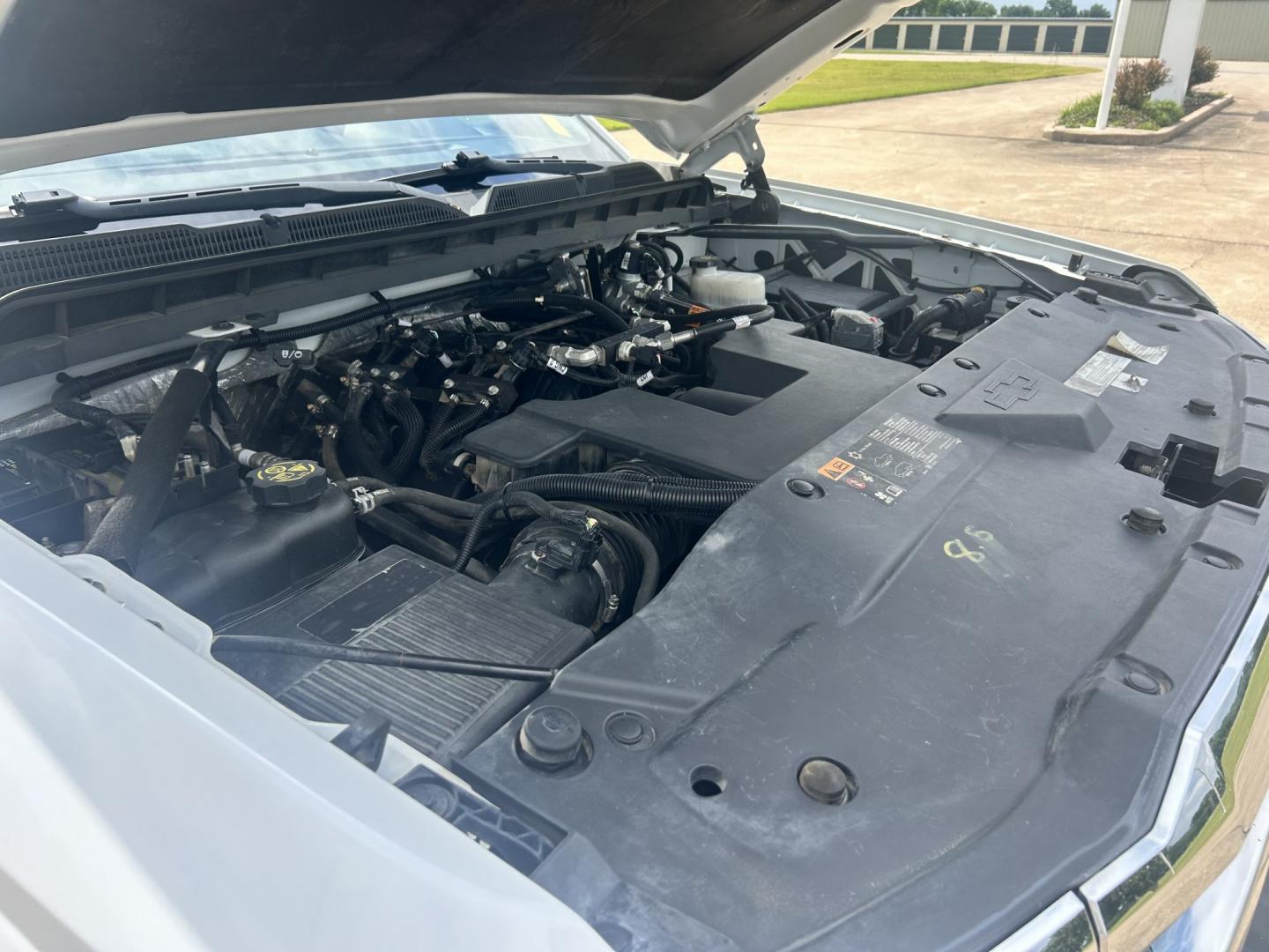 2016 White /GRAY Chevrolet Silverado 1500 (1GCRCNEC0GZ) with an 5.3L V8 OHV 16V engine, 6A transmission, located at 17760 Hwy 62, Morris, OK, 74445, (918) 733-4887, 35.609104, -95.877060 - 2016 CHEVY SILVERADO 1500 2WD BI-FUEL SYSTEM RUNS ON CNG OR GASOLINE WITH THE 5.3L V8 ENGINE. IT FEATURES MANUAL SEATS, CLOTH INTERIOR, POWER LOCKS, POWER WINDOWS, AM/FM RADIO, BACKUP CAMERA, CRUSIE CONTROL, TRACTION CONTROL, AND SAFETY LIGHT. ONLY 146,495 MILES WITH 255/70R17 TIRES. THIS IS A BI-FU - Photo#20
