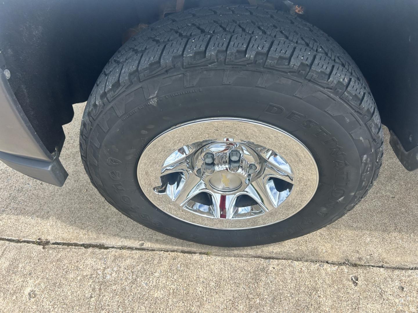 2016 White /GRAY Chevrolet Silverado 1500 (1GCRCNEC0GZ) with an 5.3L V8 OHV 16V engine, 6A transmission, located at 17760 Hwy 62, Morris, OK, 74445, (918) 733-4887, 35.609104, -95.877060 - 2016 CHEVY SILVERADO 1500 2WD BI-FUEL SYSTEM RUNS ON CNG OR GASOLINE WITH THE 5.3L V8 ENGINE. IT FEATURES MANUAL SEATS, CLOTH INTERIOR, POWER LOCKS, POWER WINDOWS, AM/FM RADIO, BACKUP CAMERA, CRUSIE CONTROL, TRACTION CONTROL, AND SAFETY LIGHT. ONLY 146,495 MILES WITH 255/70R17 TIRES. THIS IS A BI-FU - Photo#23