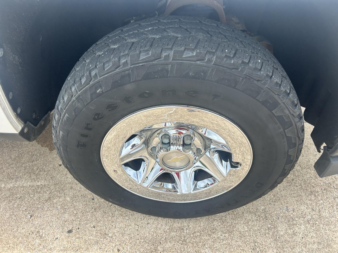 2016 White /GRAY Chevrolet Silverado 1500 (1GCRCNEC0GZ) with an 5.3L V8 OHV 16V engine, 6A transmission, located at 17760 Hwy 62, Morris, OK, 74445, (918) 733-4887, 35.609104, -95.877060 - 2016 CHEVY SILVERADO 1500 2WD BI-FUEL SYSTEM RUNS ON CNG OR GASOLINE WITH THE 5.3L V8 ENGINE. IT FEATURES MANUAL SEATS, CLOTH INTERIOR, POWER LOCKS, POWER WINDOWS, AM/FM RADIO, BACKUP CAMERA, CRUSIE CONTROL, TRACTION CONTROL, AND SAFETY LIGHT. ONLY 146,495 MILES WITH 255/70R17 TIRES. THIS IS A BI-FU - Photo#24