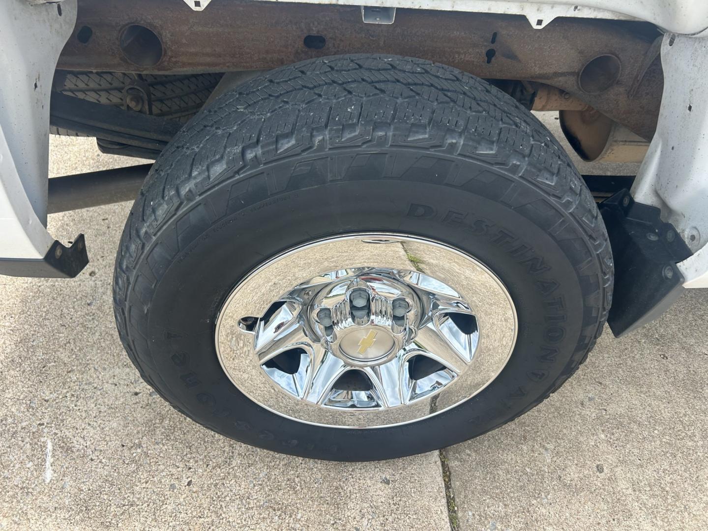 2016 White /GRAY Chevrolet Silverado 1500 (1GCRCNEC0GZ) with an 5.3L V8 OHV 16V engine, 6A transmission, located at 17760 Hwy 62, Morris, OK, 74445, (918) 733-4887, 35.609104, -95.877060 - 2016 CHEVY SILVERADO 1500 2WD BI-FUEL SYSTEM RUNS ON CNG OR GASOLINE WITH THE 5.3L V8 ENGINE. IT FEATURES MANUAL SEATS, CLOTH INTERIOR, POWER LOCKS, POWER WINDOWS, AM/FM RADIO, BACKUP CAMERA, CRUSIE CONTROL, TRACTION CONTROL, AND SAFETY LIGHT. ONLY 146,495 MILES WITH 255/70R17 TIRES. THIS IS A BI-FU - Photo#25